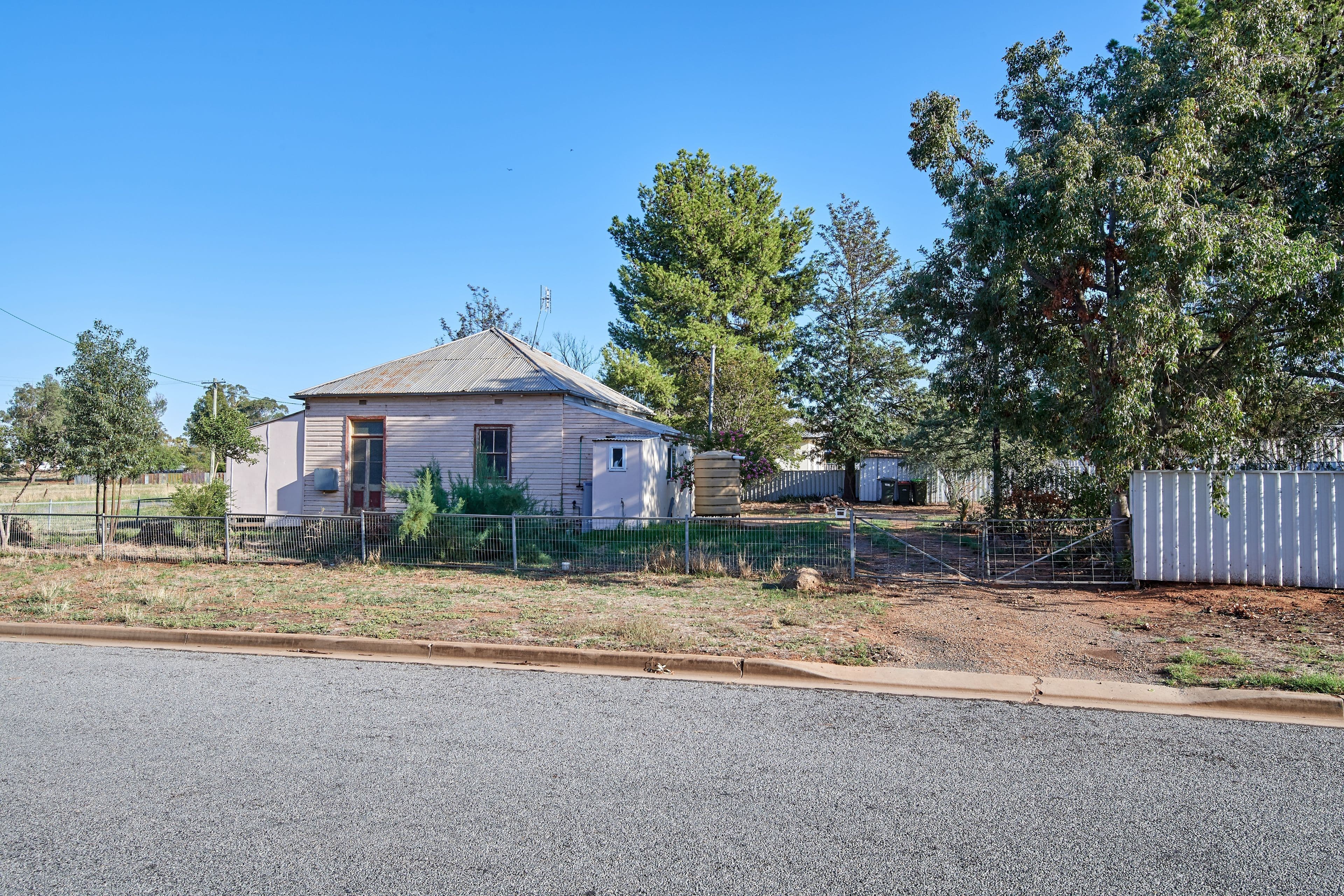 85 Wallace Street, Coolamon NSW 2701, Coolamon - Thumbnail 2