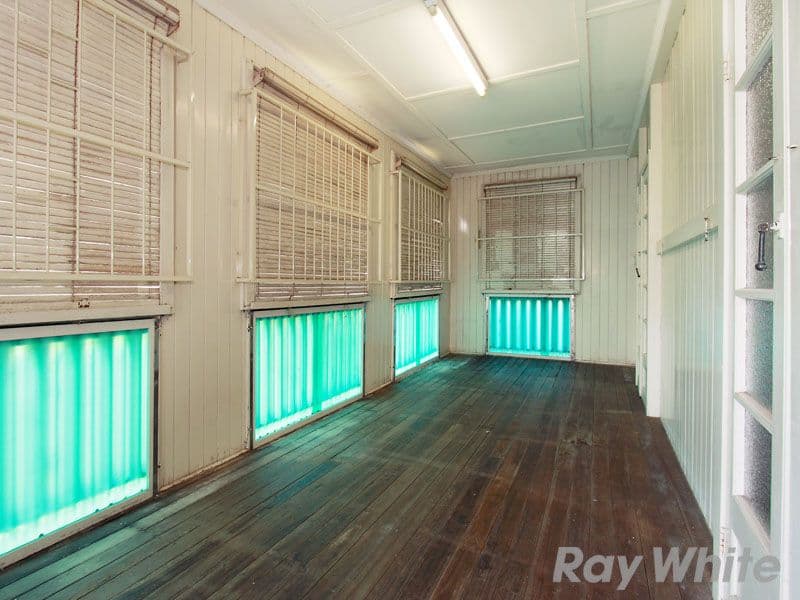 24 Campbell Terrace, WAVELL HEIGHTS QLD 4012, Wavell Heights - Thumbnail 2