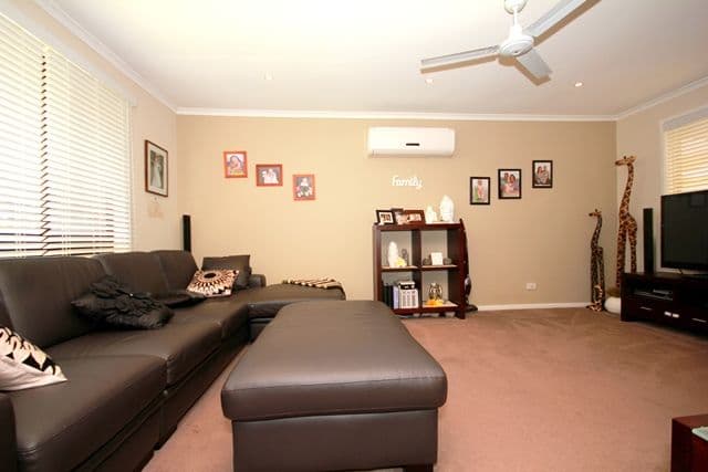 5 Georges Crescent, GEORGES HALL NSW 2198, Georges Hall - Thumbnail 2