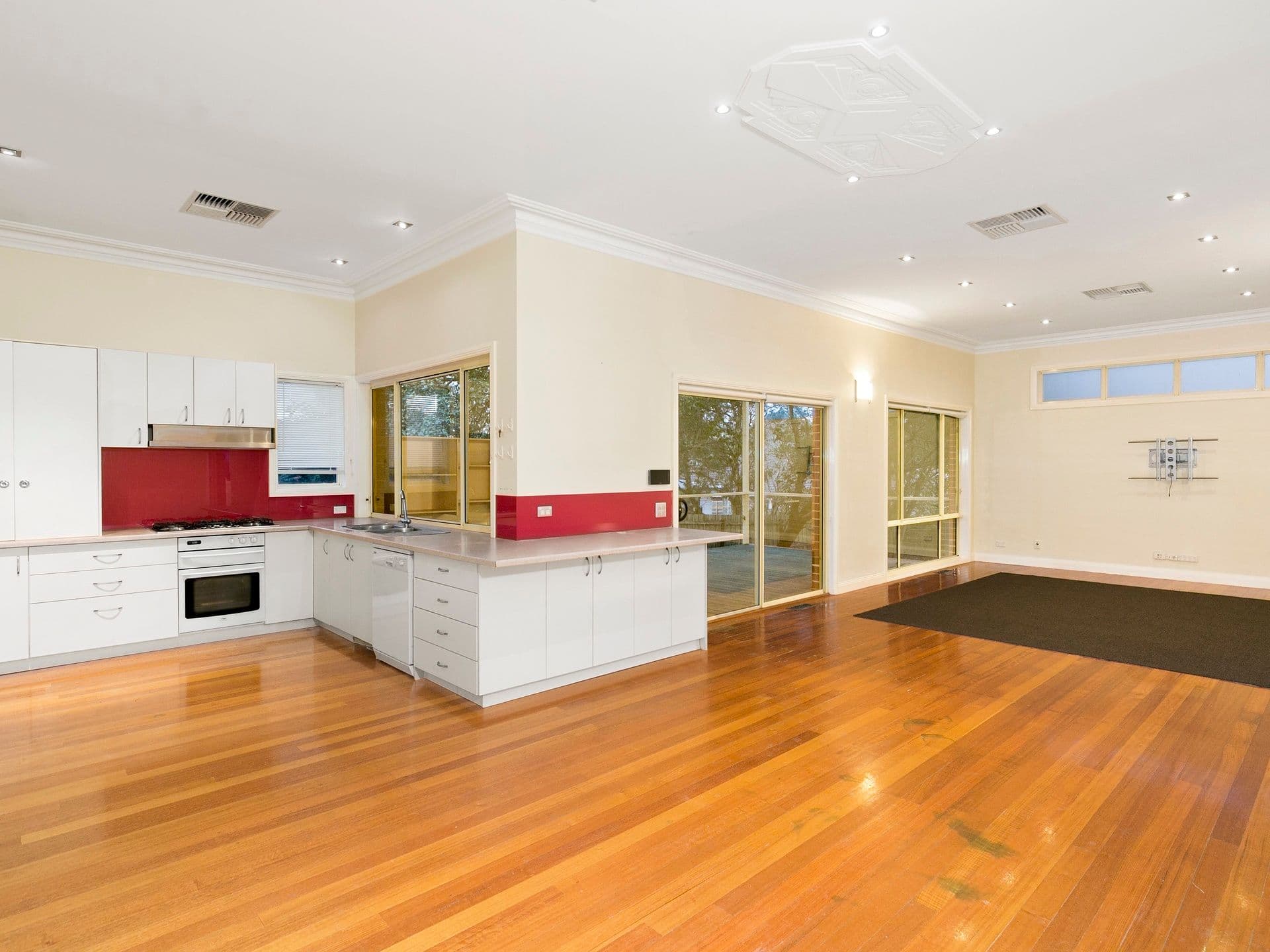 8 Hansen Road, Kilsyth VIC 3137, Kilsyth - Thumbnail 2