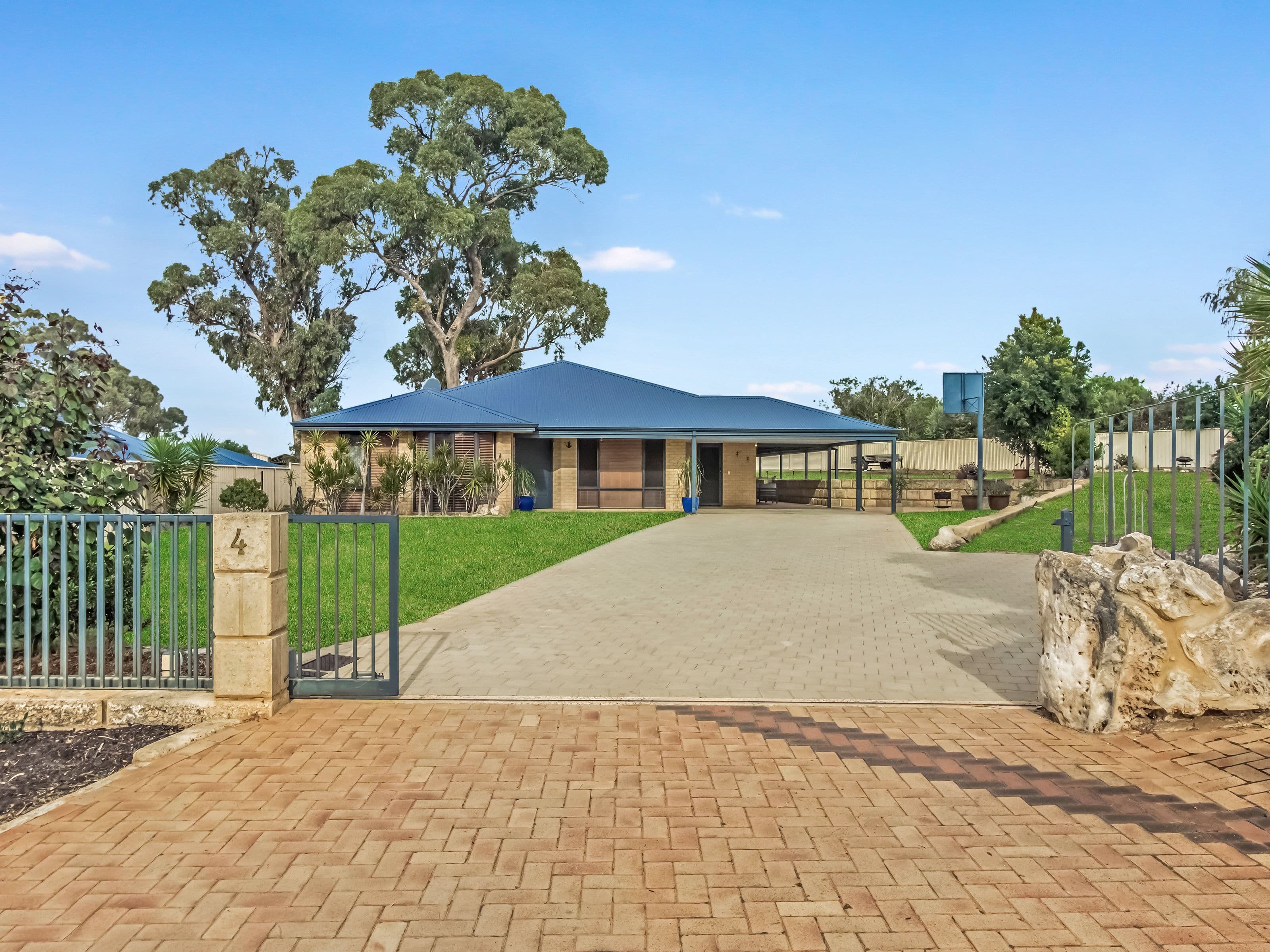 4 Bookara View, Lakelands WA 6180, Lakelands - Image 1
