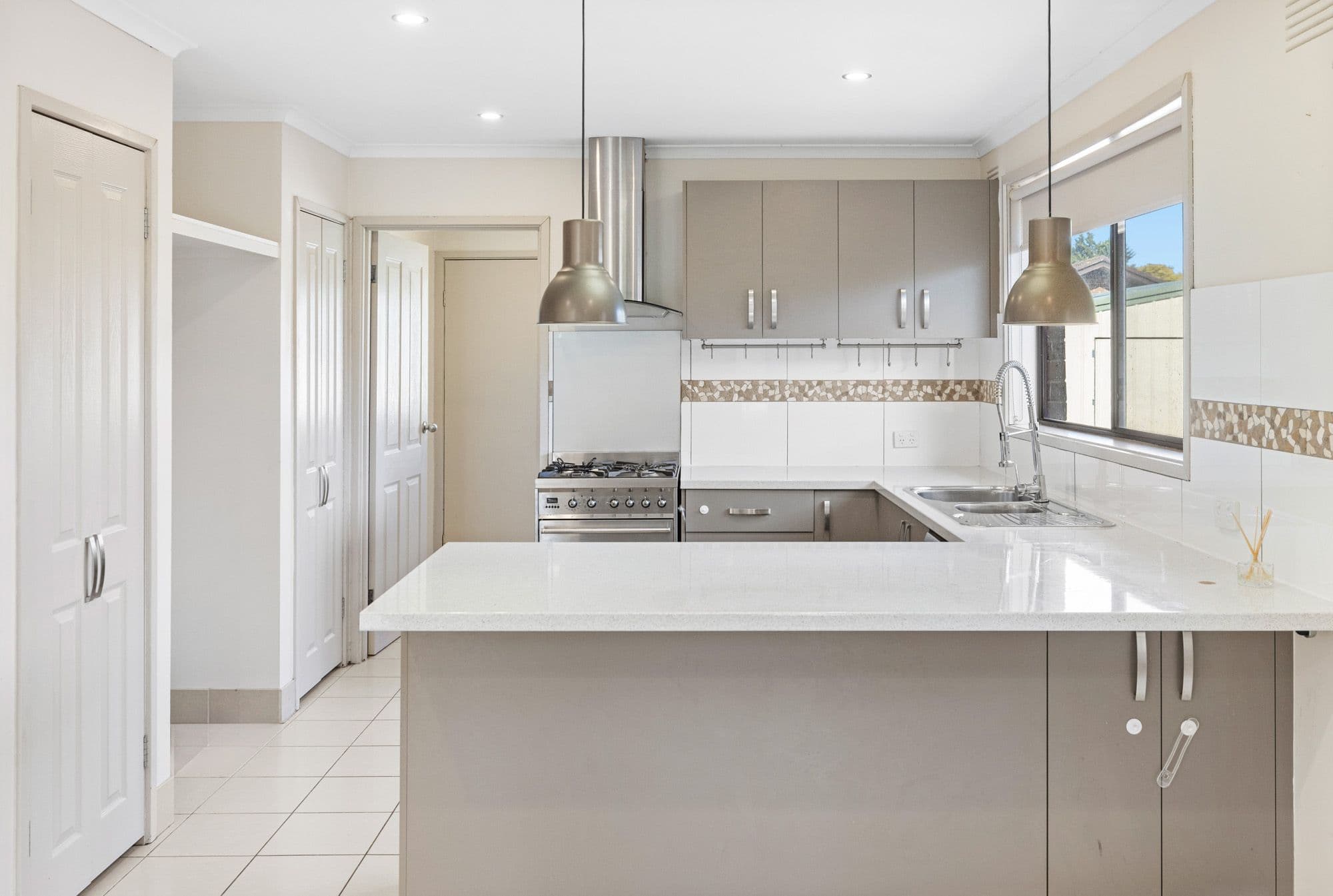 8 Cooroombong Street, Werribee VIC 3030, Werribee - Thumbnail 2