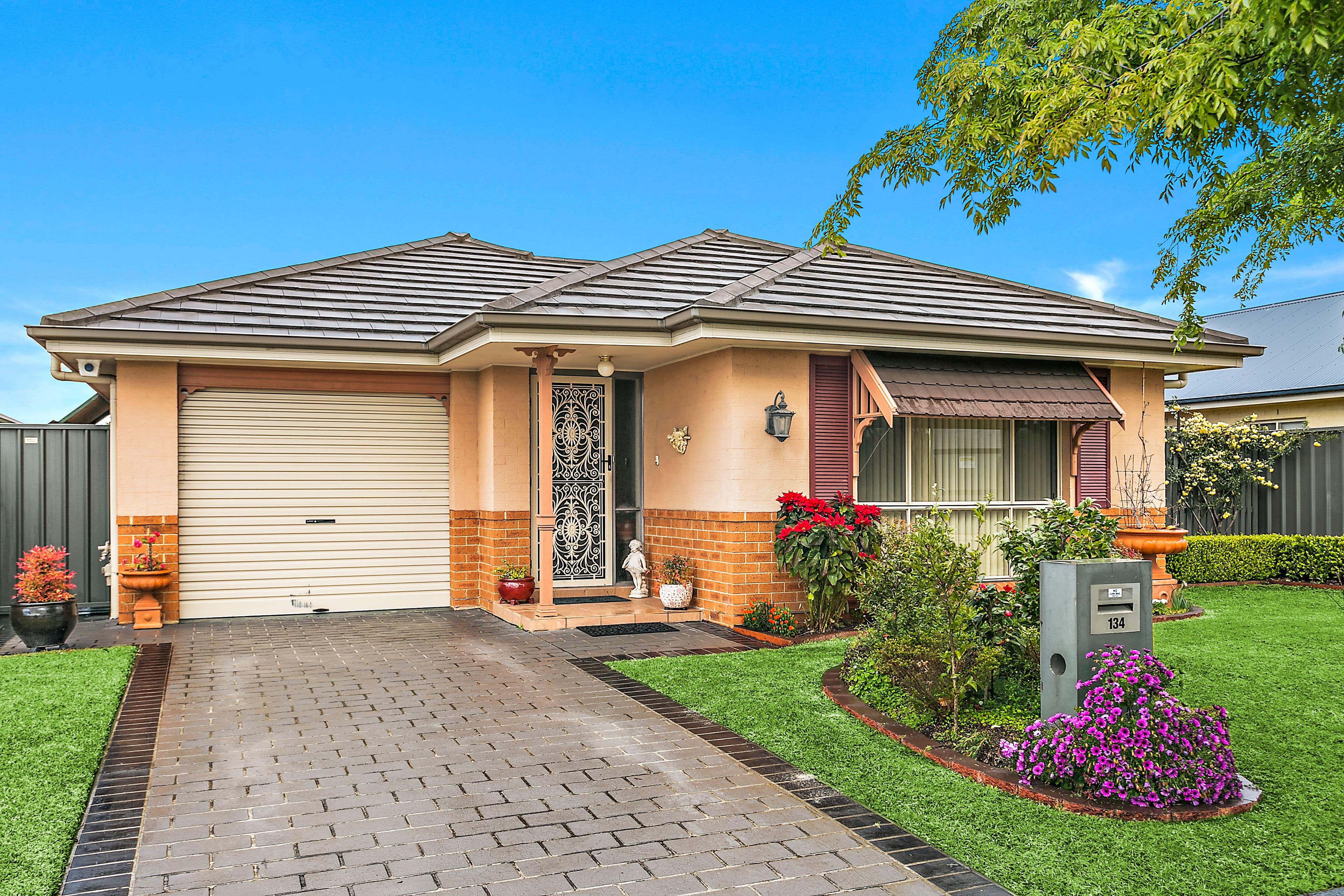 134 Haywards Bay Drive, Haywards Bay - Image 1