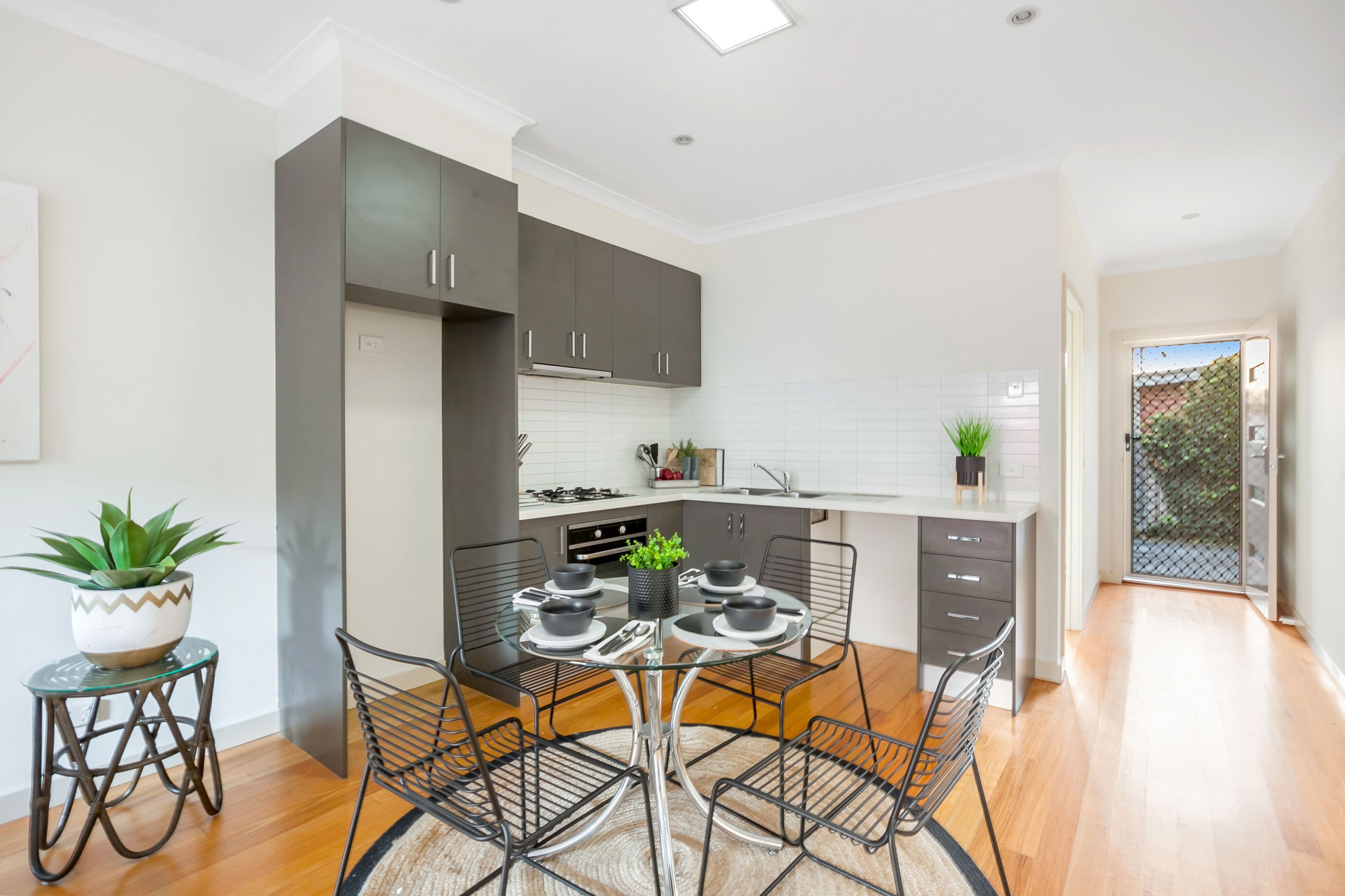 8 White Street, Reservoir VIC 3073, Reservoir - Thumbnail 3