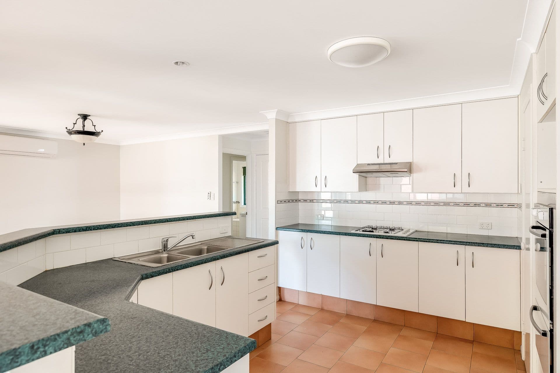 2 Shamrock Court, Middle Ridge QLD 4350, Middle Ridge - Thumbnail 4