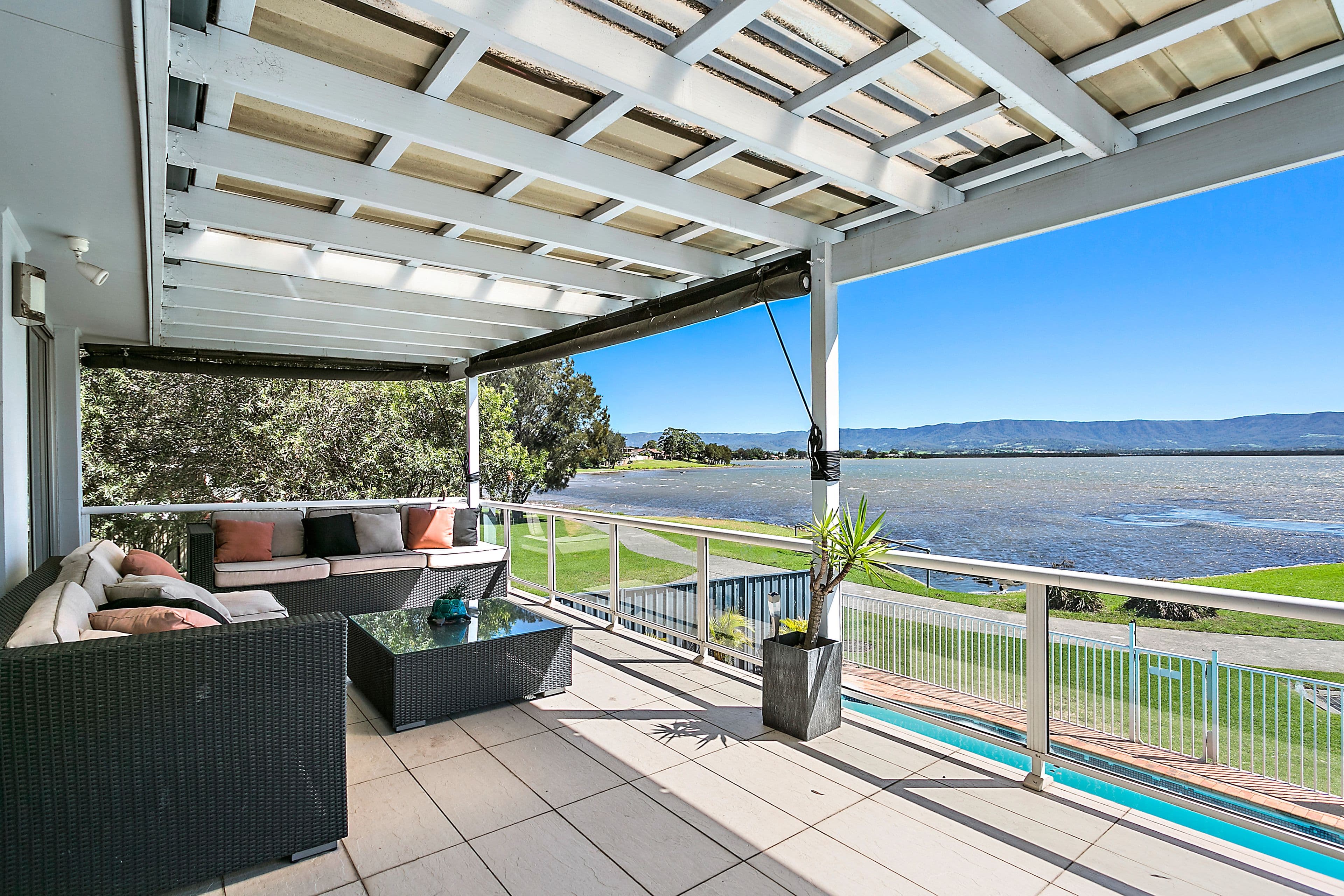 107 The Esplanade, Oak Flats - Image 1