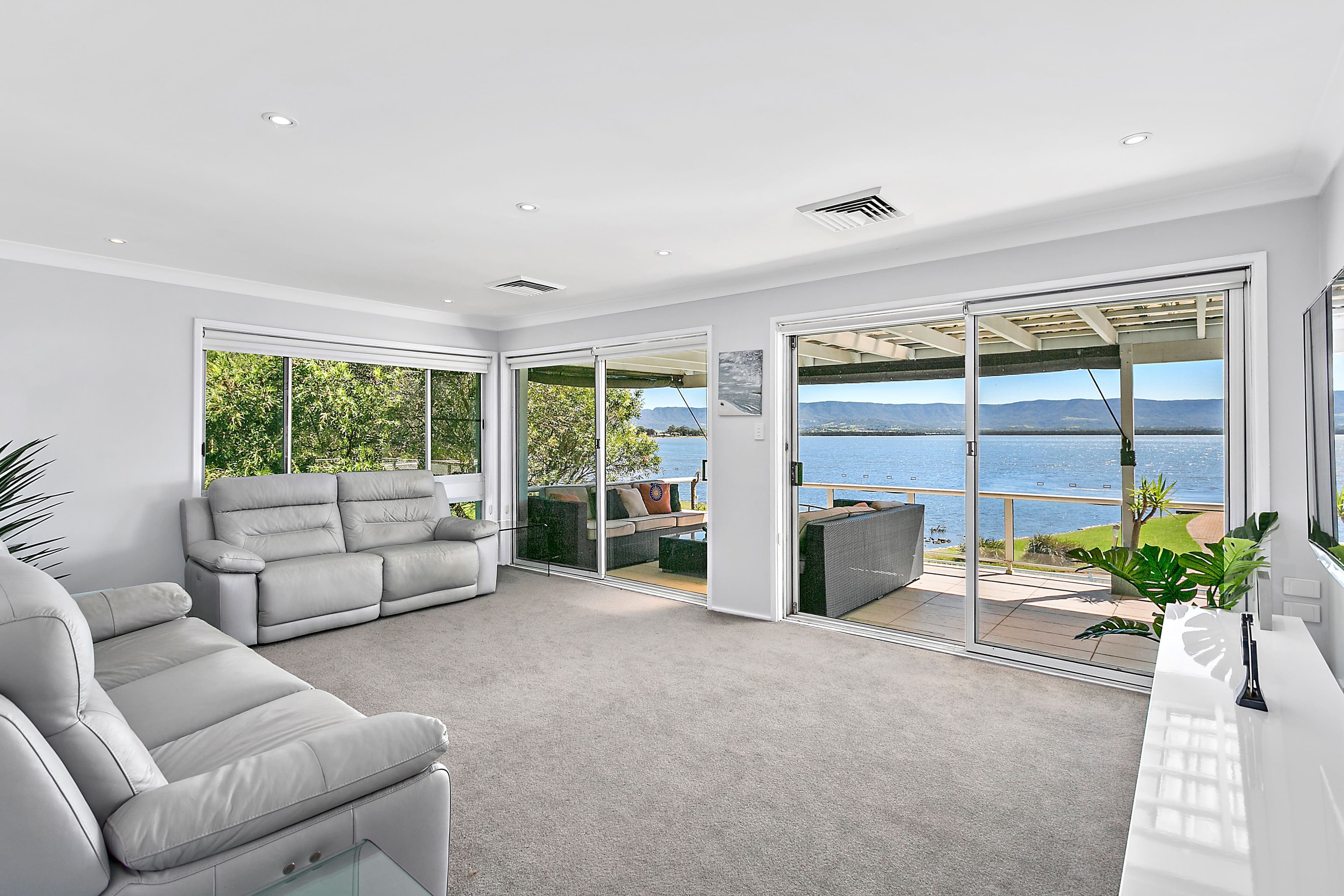 107 The Esplanade, Oak Flats - Thumbnail 2