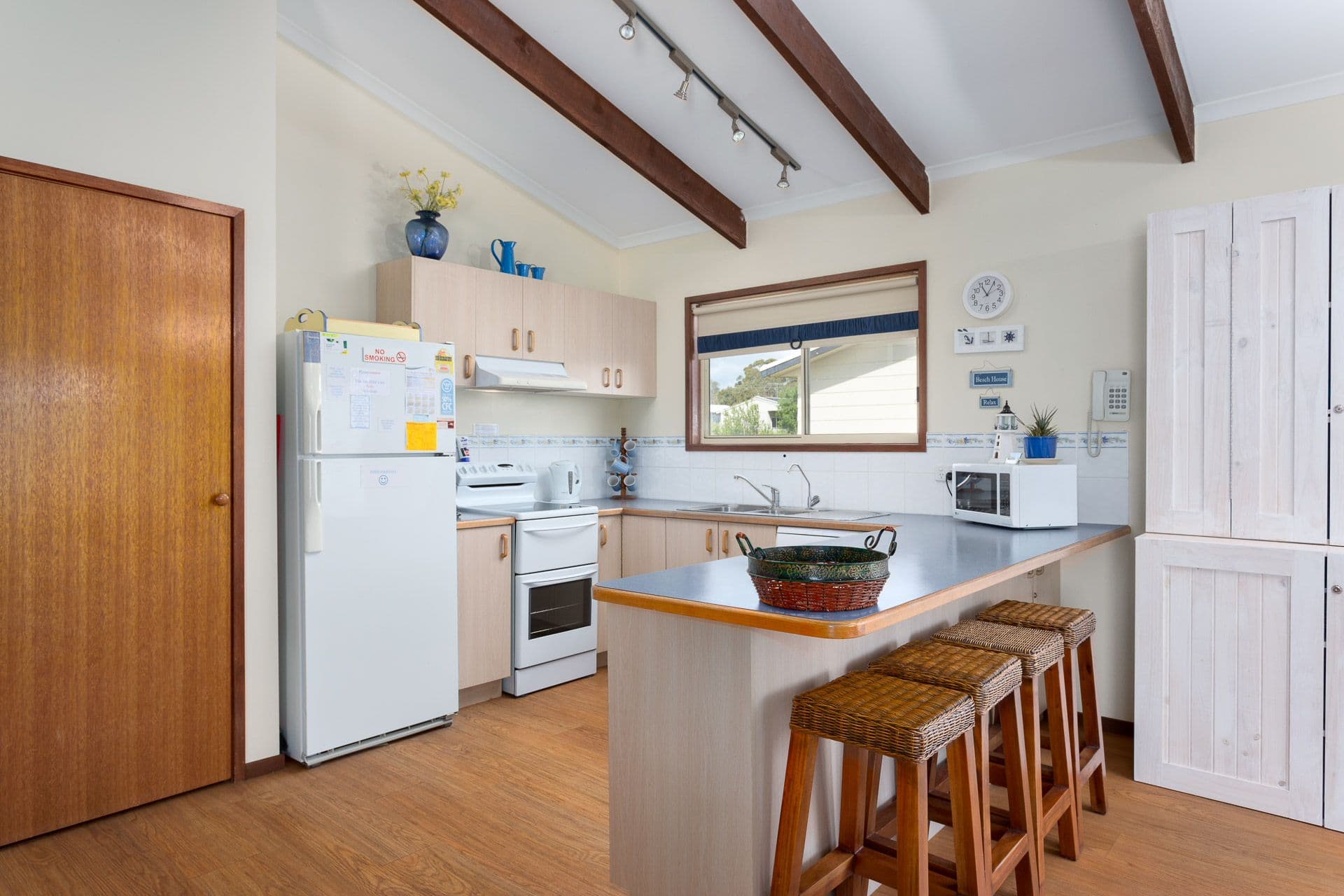 11 Leslie Avenue, Cowes VIC 3922, Cowes - Thumbnail 3