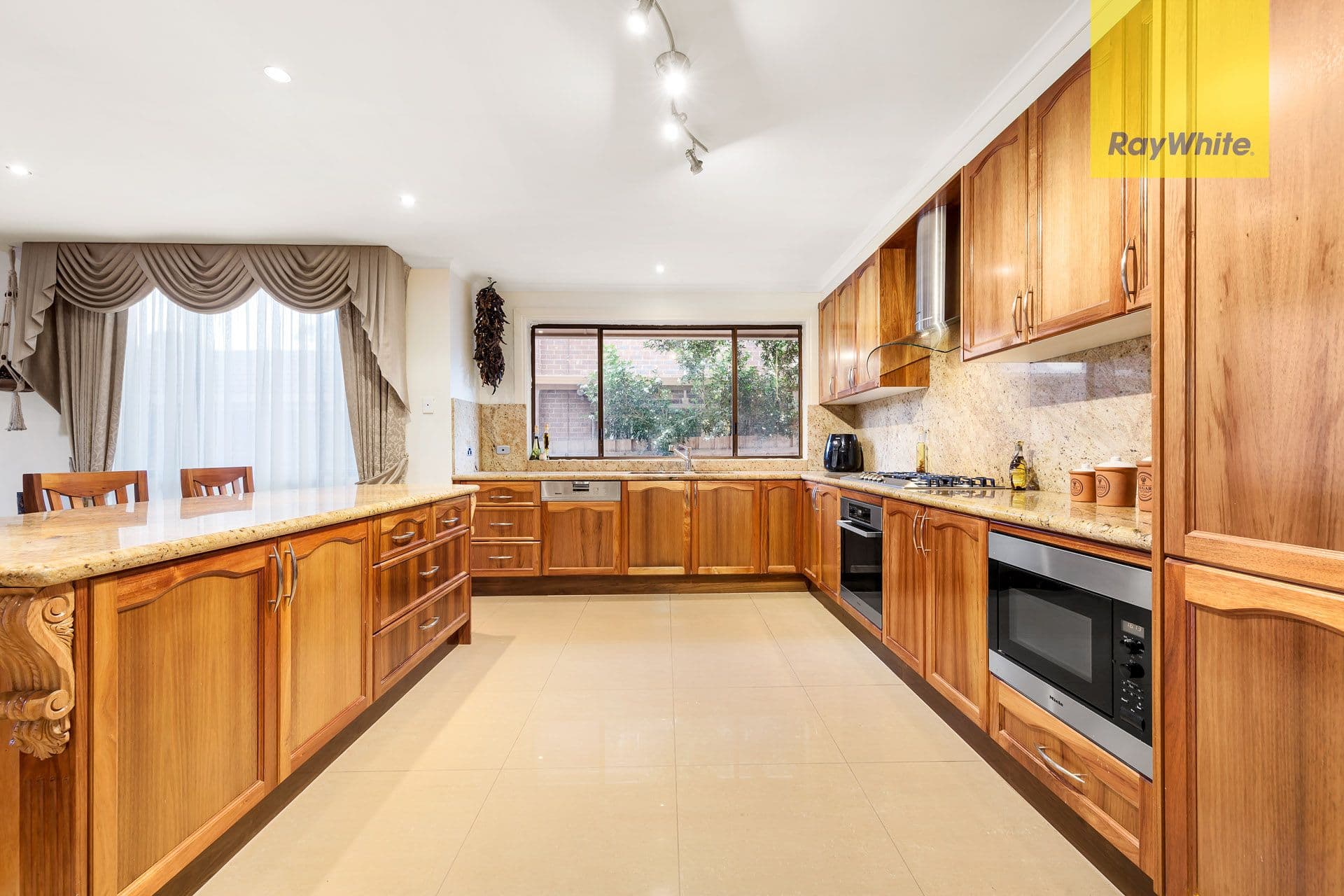 8 Sally Close, Wantirna South VIC 3152, Wantirna South - Thumbnail 5