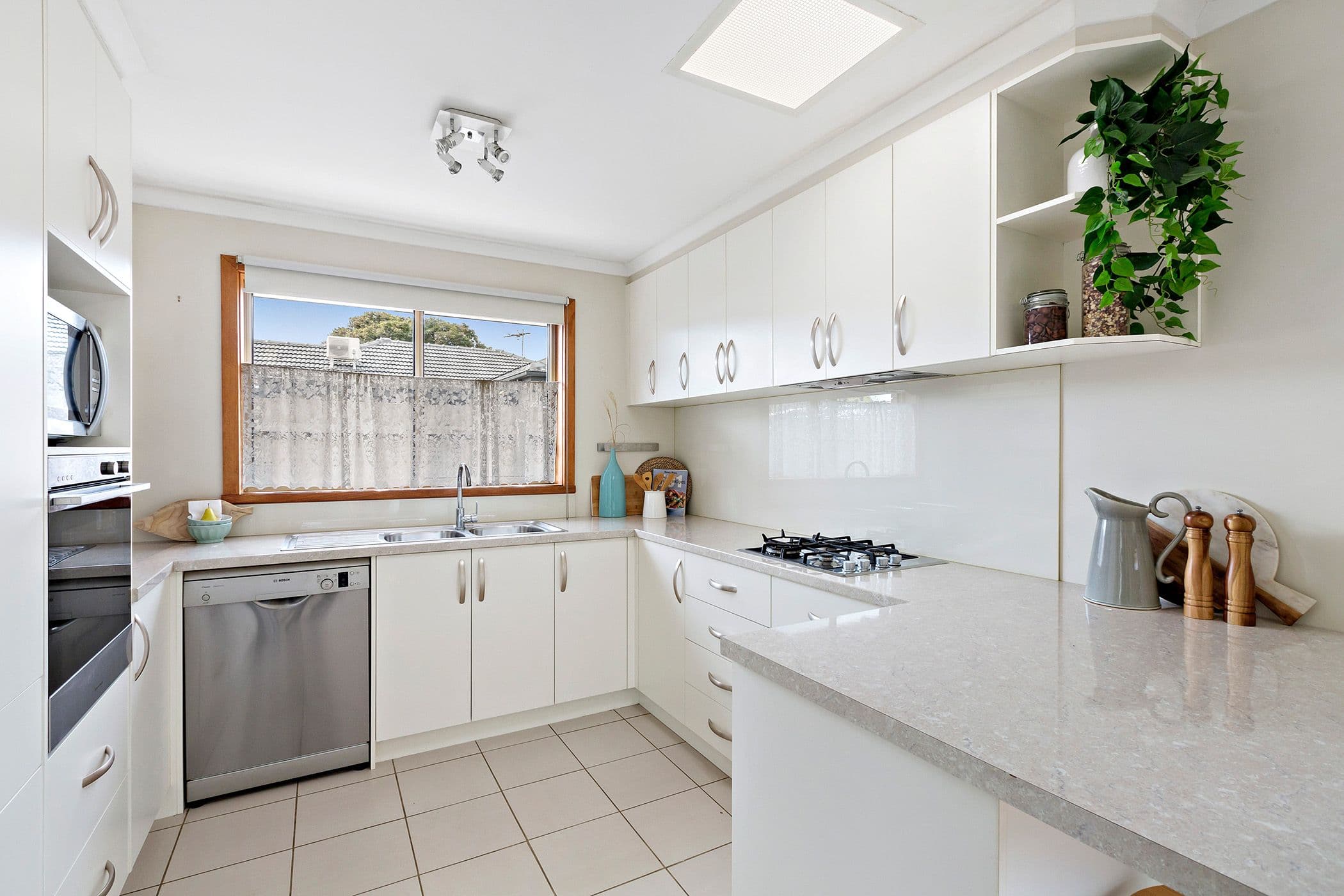 66 Broadway, Bonbeach VIC 3196, Bonbeach - Thumbnail 2