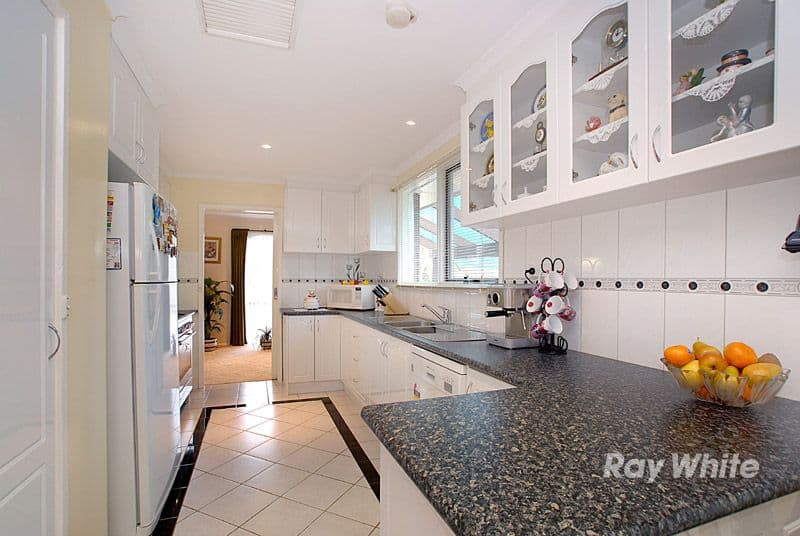 167 James Cook Drive, ENDEAVOUR HILLS VIC 3802, Endeavour Hills - Thumbnail 2