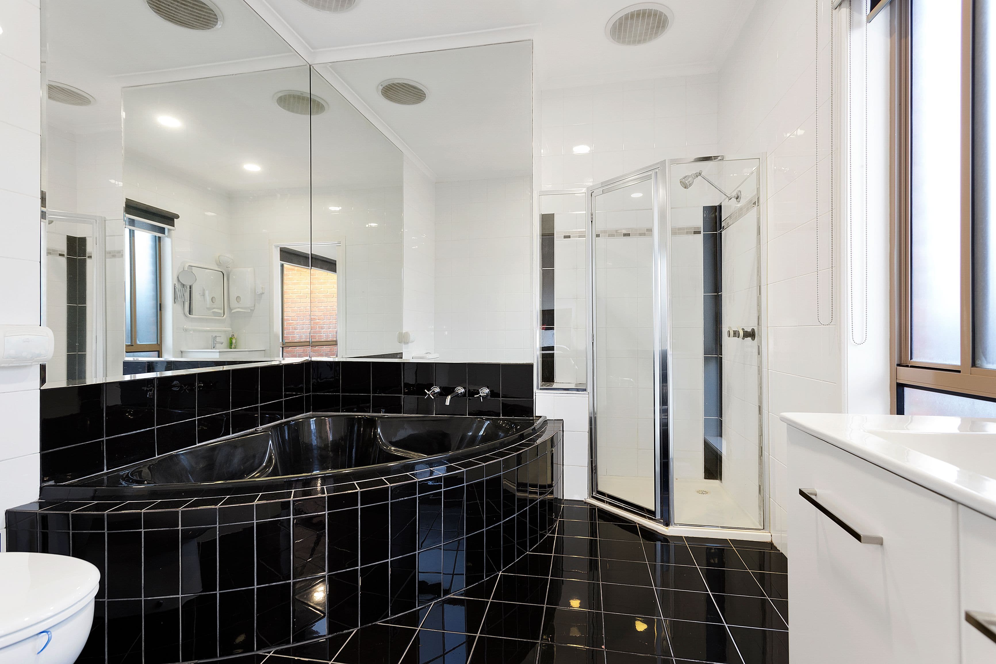 4 Charlotte Road, Mill Park VIC 3082, Mill Park - Thumbnail 8