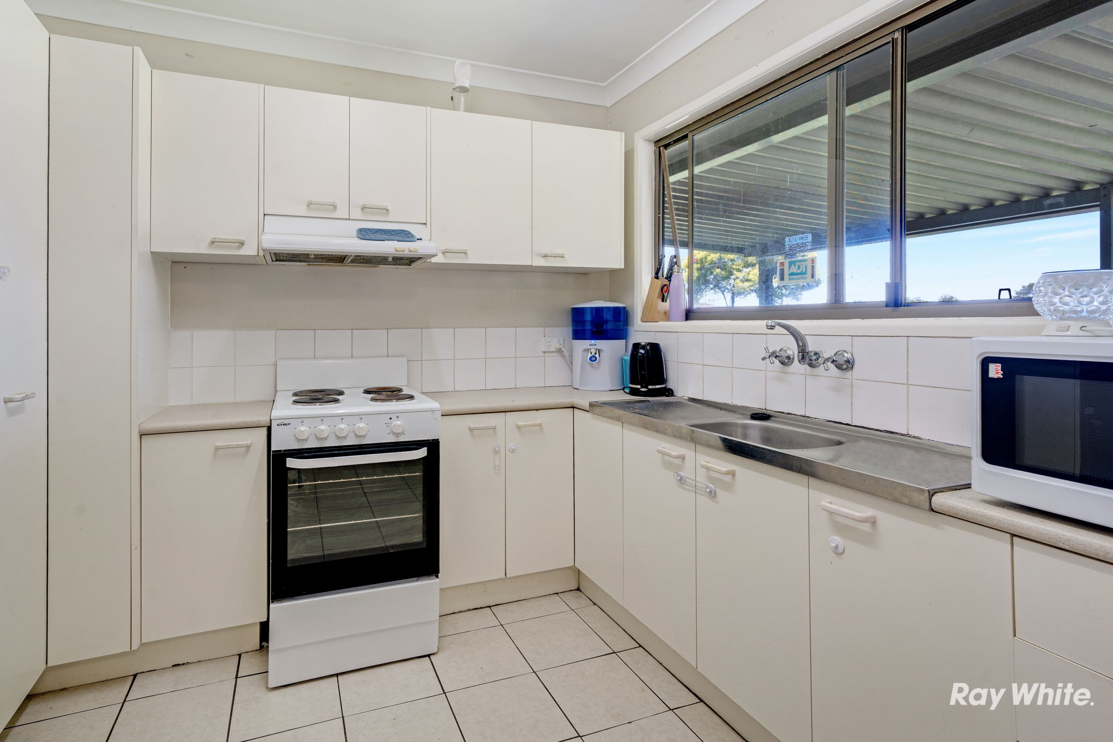 8 Carbeen Court, Logan Central QLD 4114, Logan Central - Thumbnail 4