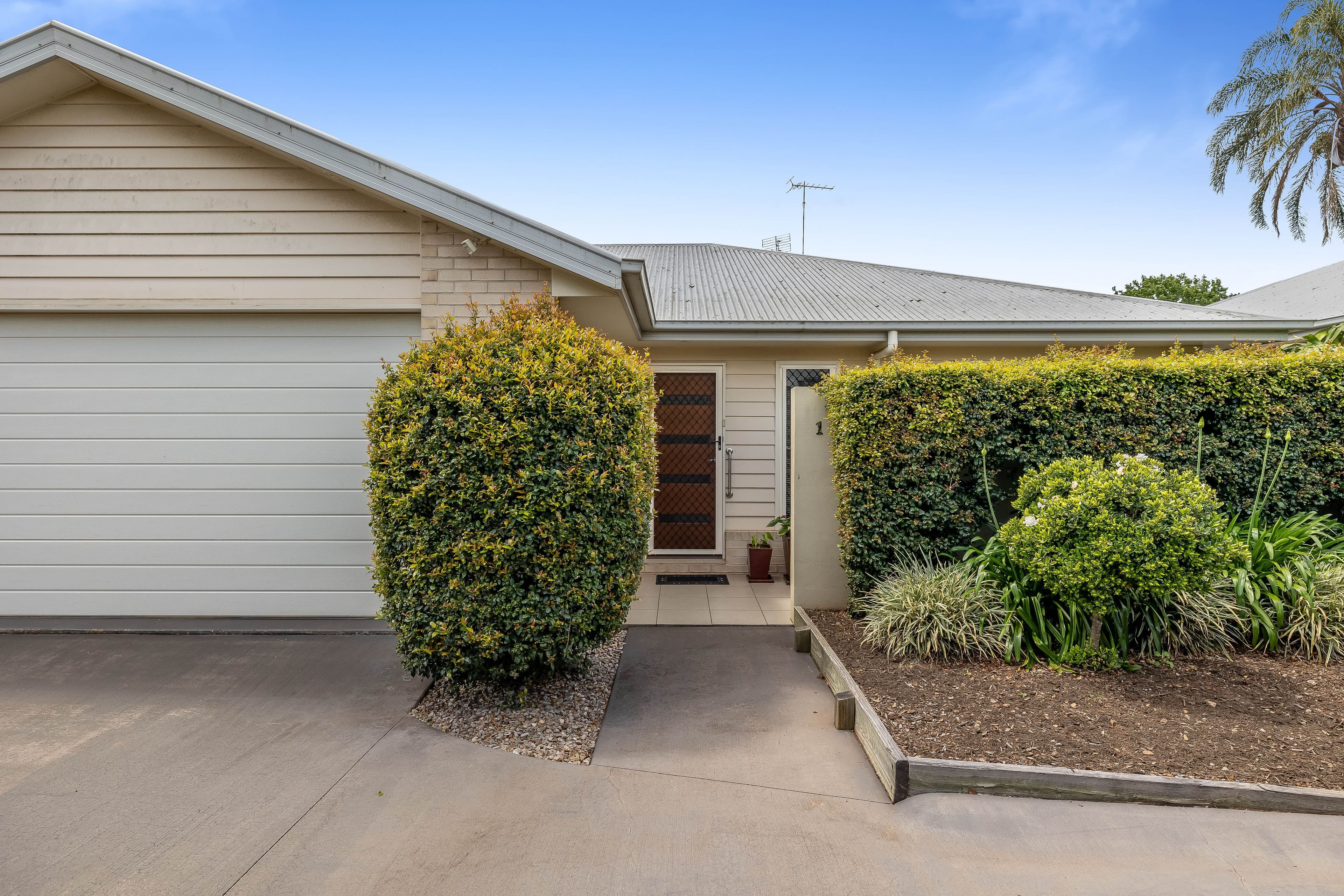 8 New Street, Mount Lofty QLD 4350, Mount Lofty - Thumbnail 2