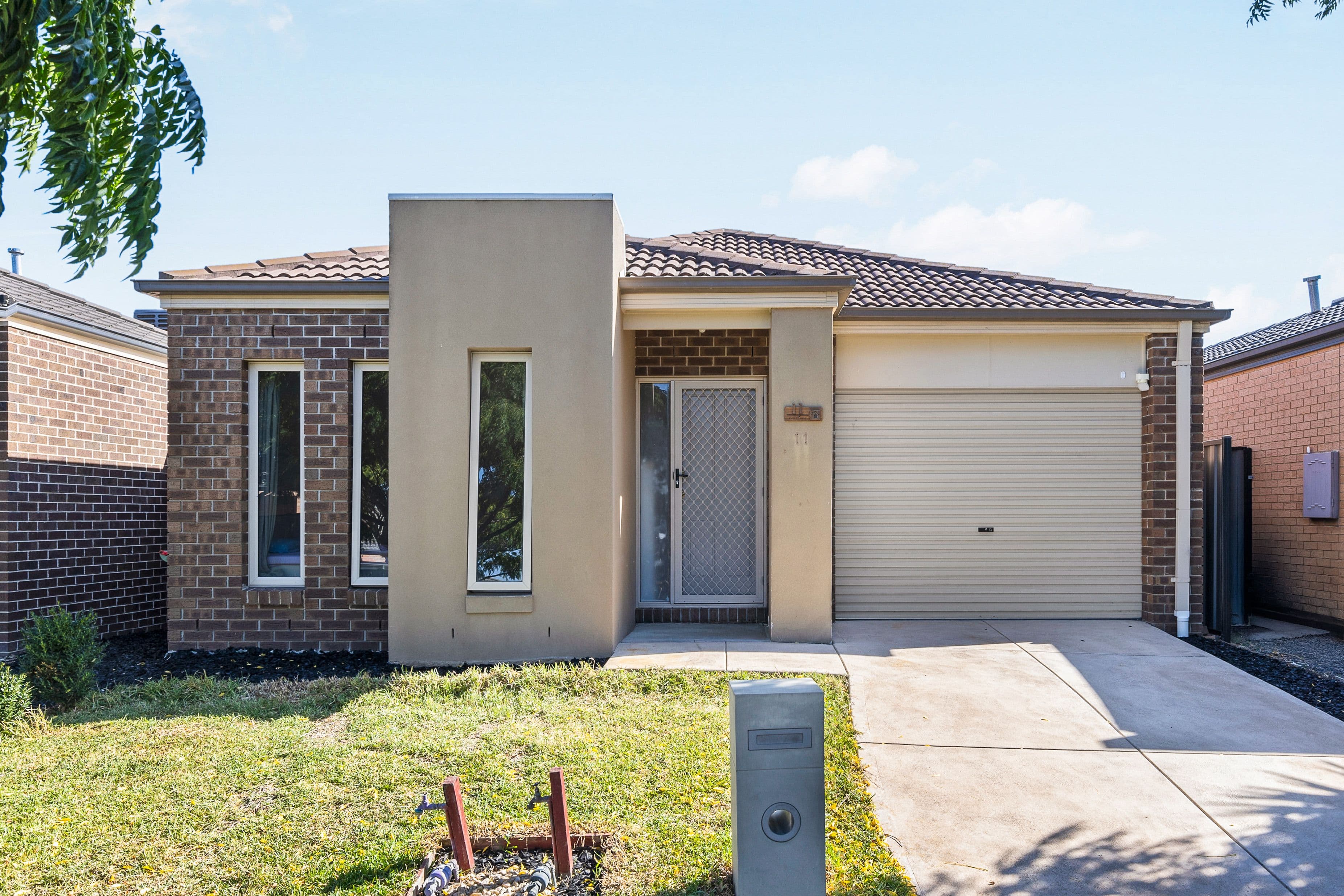 11 Falls Avenue, Craigieburn VIC 3064, Craigieburn - Image 1