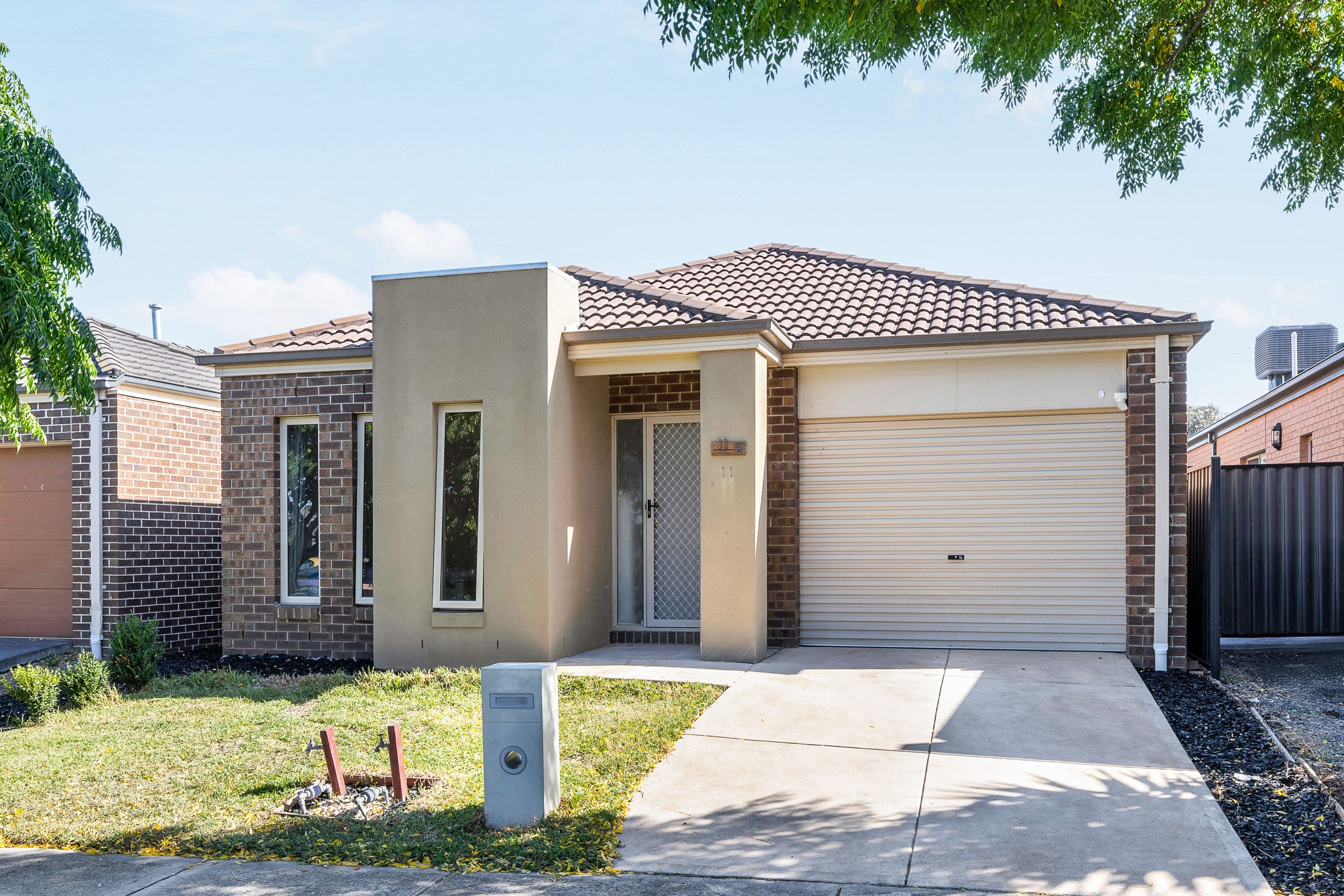 11 Falls Avenue, Craigieburn VIC 3064, Craigieburn - Thumbnail 2