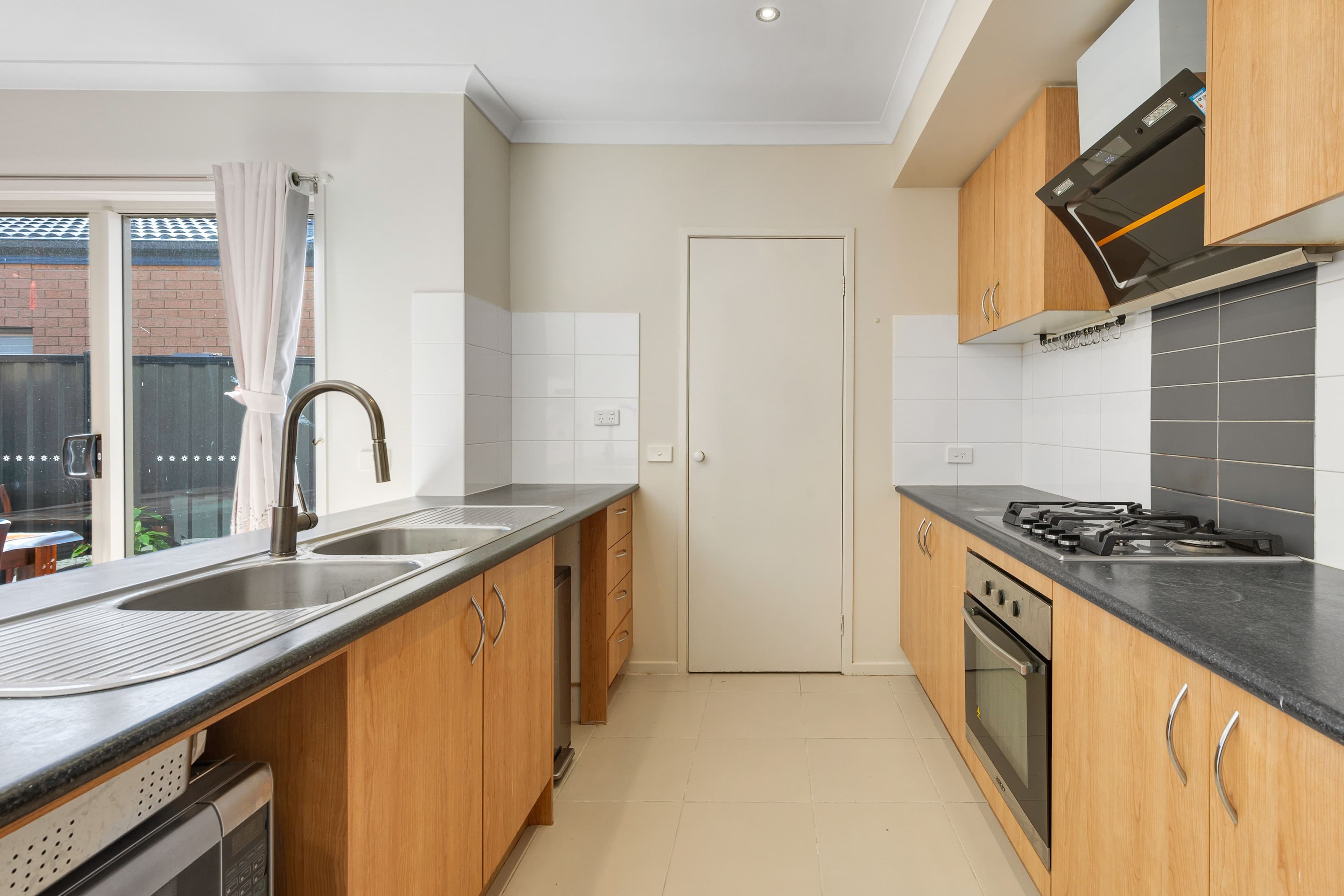 11 Falls Avenue, Craigieburn VIC 3064, Craigieburn - Thumbnail 4