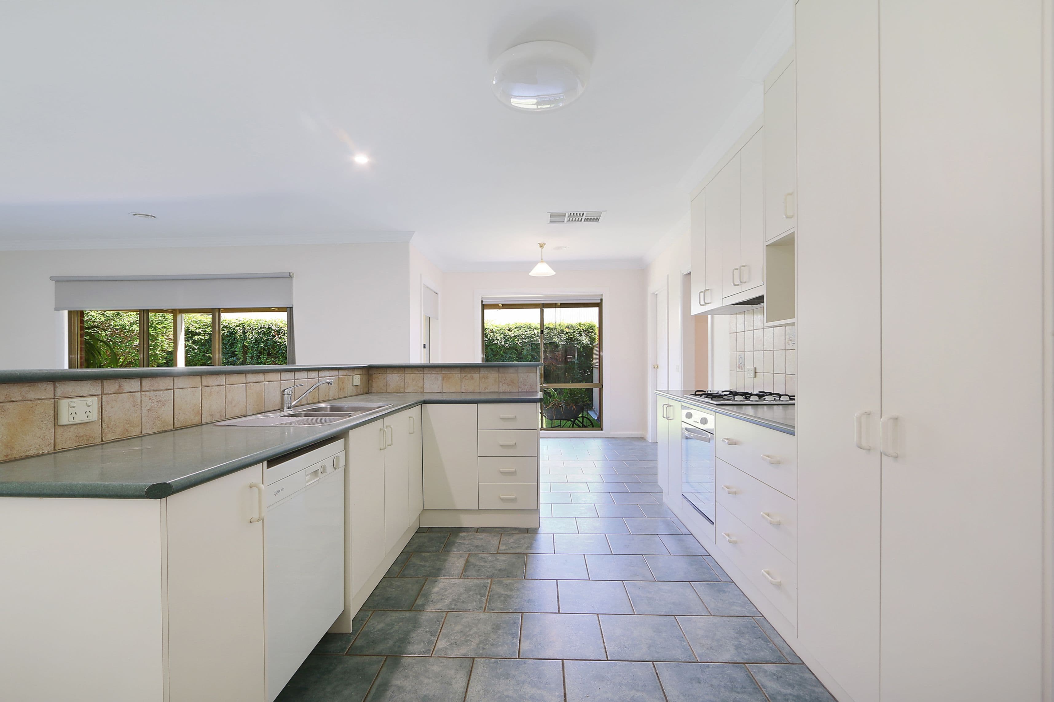 5 Clarendon Avenue, Wodonga VIC 3690, Wodonga - Thumbnail 8