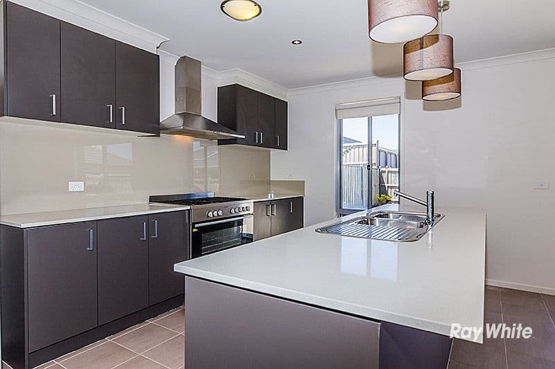 24 Black Gum Crescent, Cranbourne West VIC 3977, Cranbourne West - Thumbnail 2