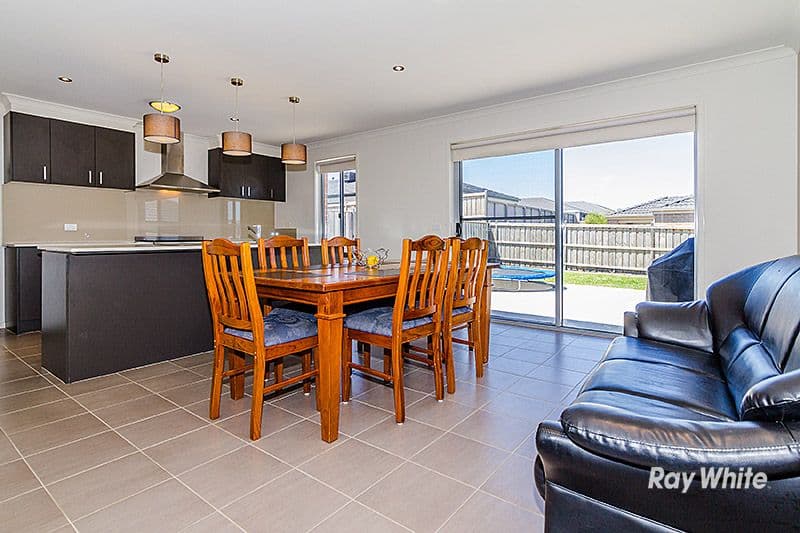 24 Black Gum Crescent, Cranbourne West VIC 3977, Cranbourne West - Thumbnail 3
