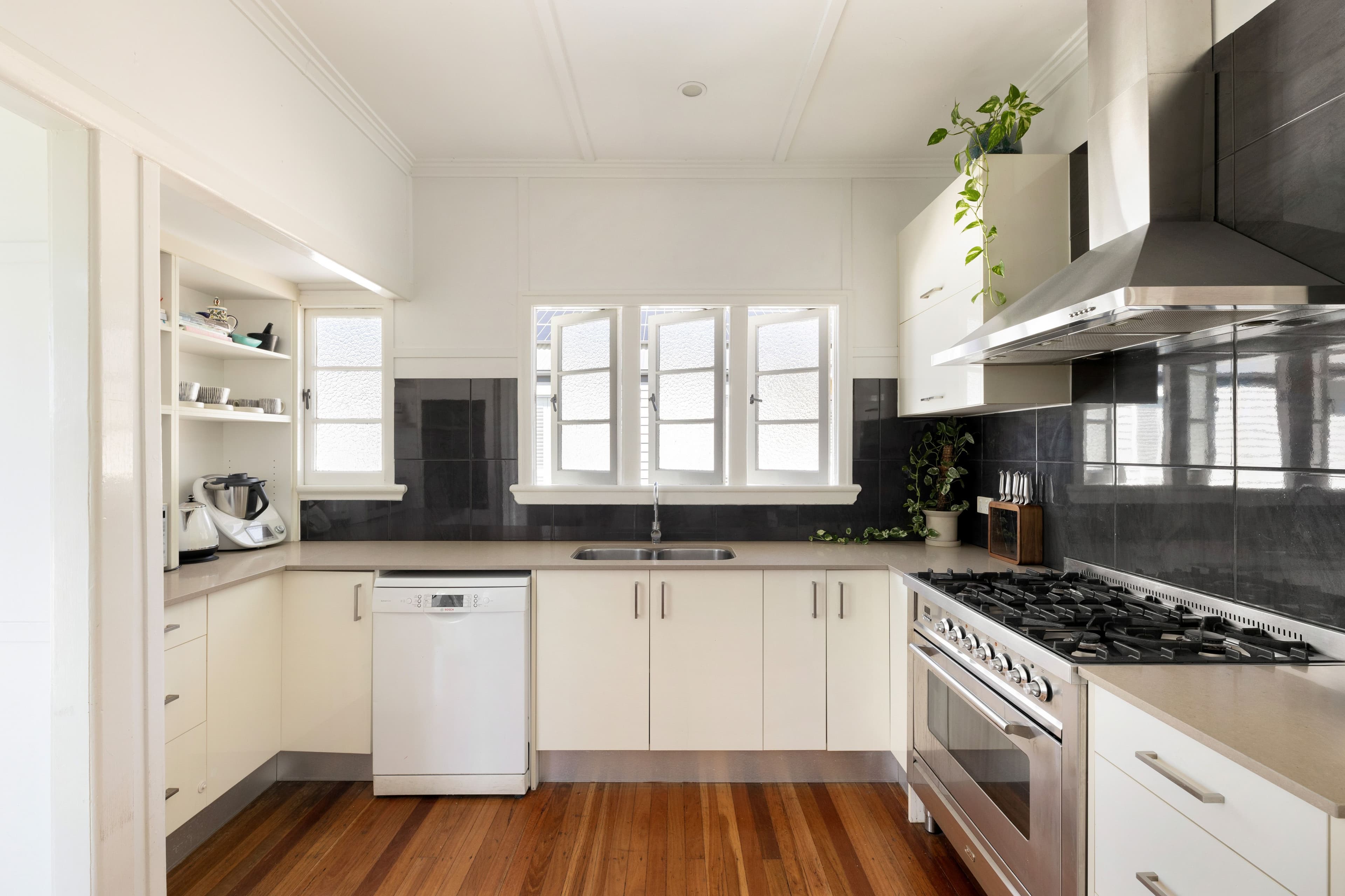 22 Thomas Street, Camp Hill QLD 4152, Camp Hill - Thumbnail 7