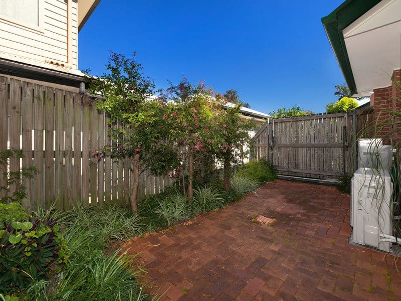 22 Gray Avenue, CORINDA QLD 4075, Corinda - Thumbnail 2