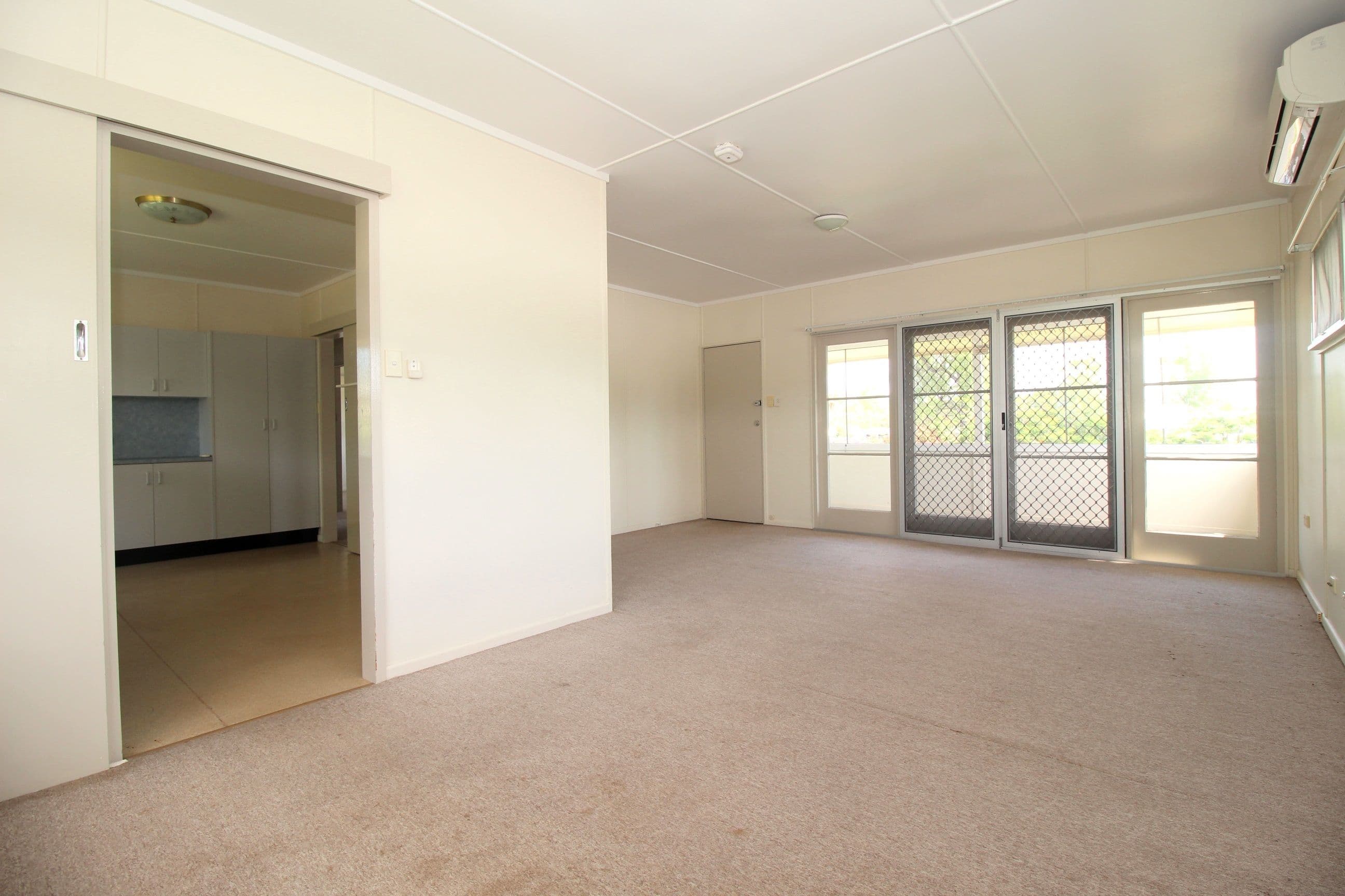 18 Campbell Street, Emerald QLD 4720, Emerald - Thumbnail 2
