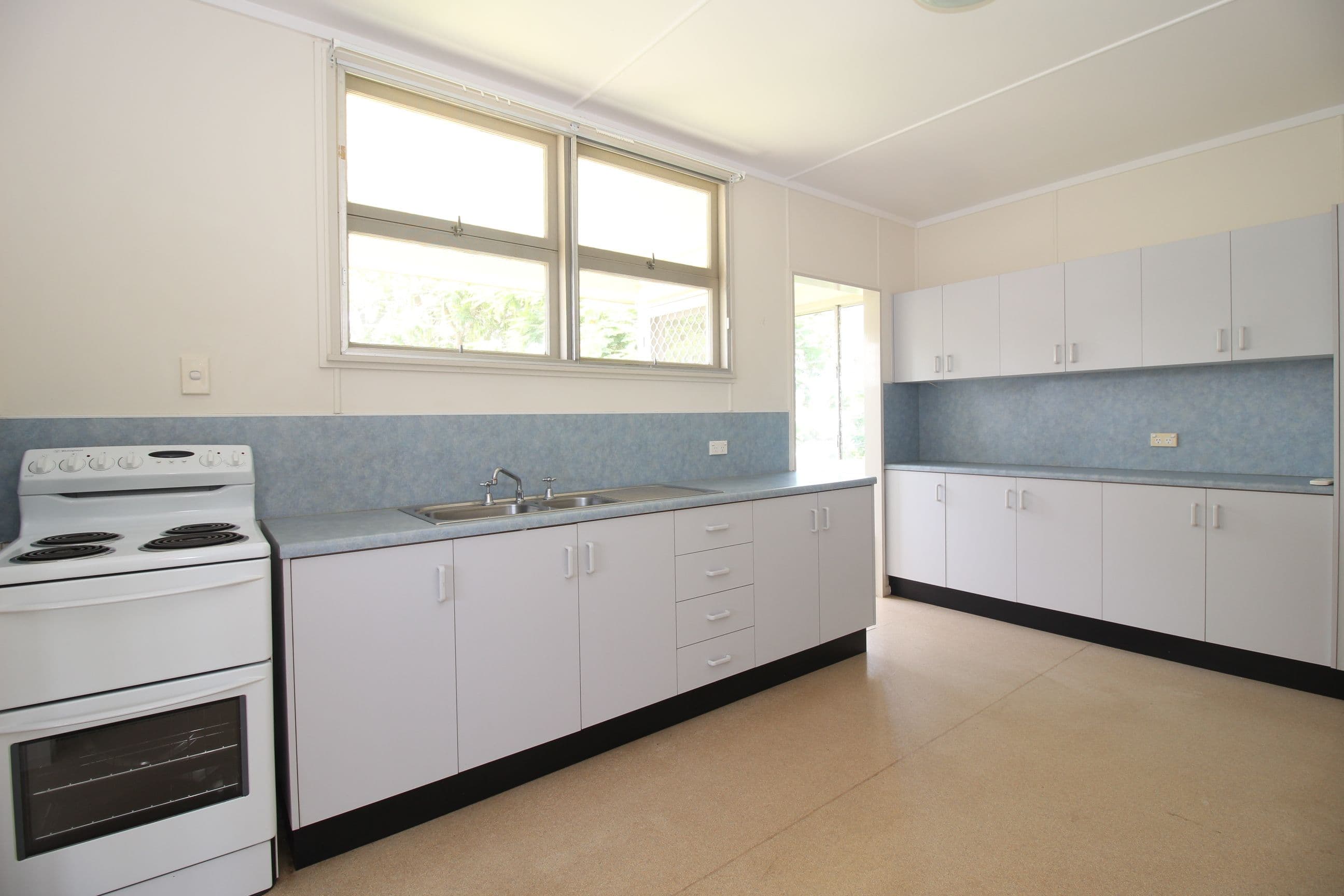 18 Campbell Street, Emerald QLD 4720, Emerald - Thumbnail 4