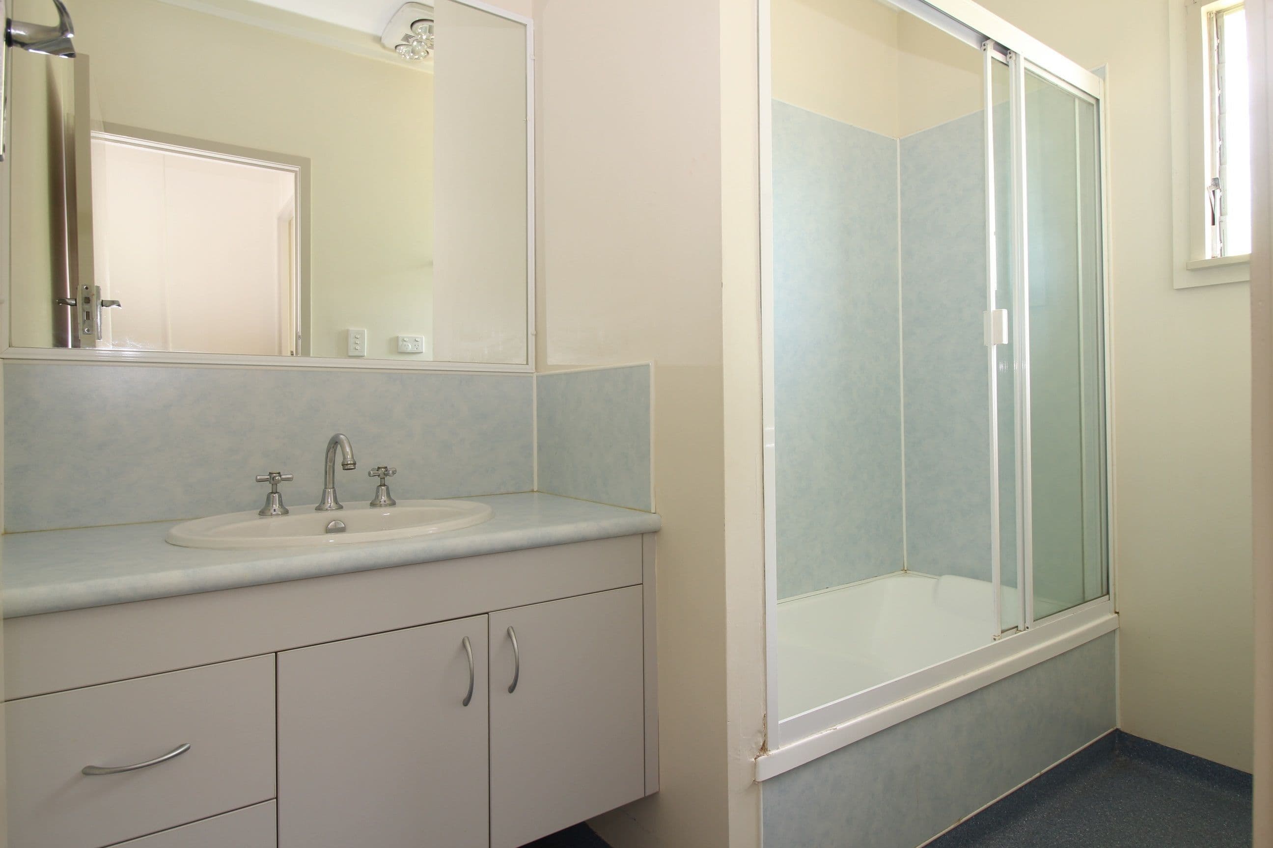 18 Campbell Street, Emerald QLD 4720, Emerald - Thumbnail 8
