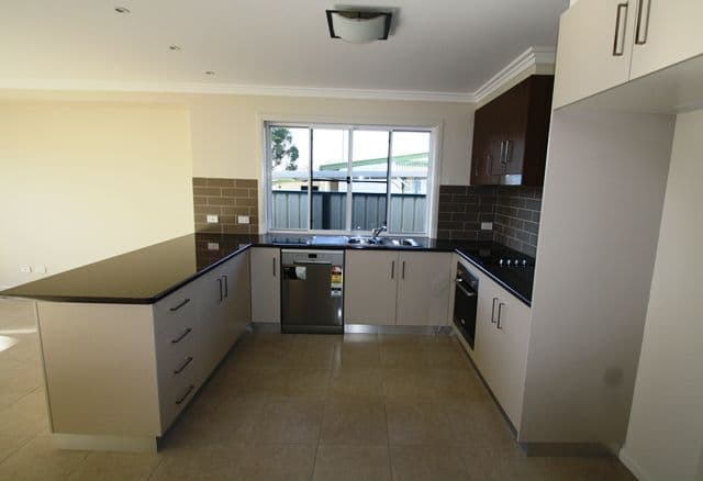 19 Myall Avenue, WARWICK QLD 4370, Warwick - Thumbnail 2