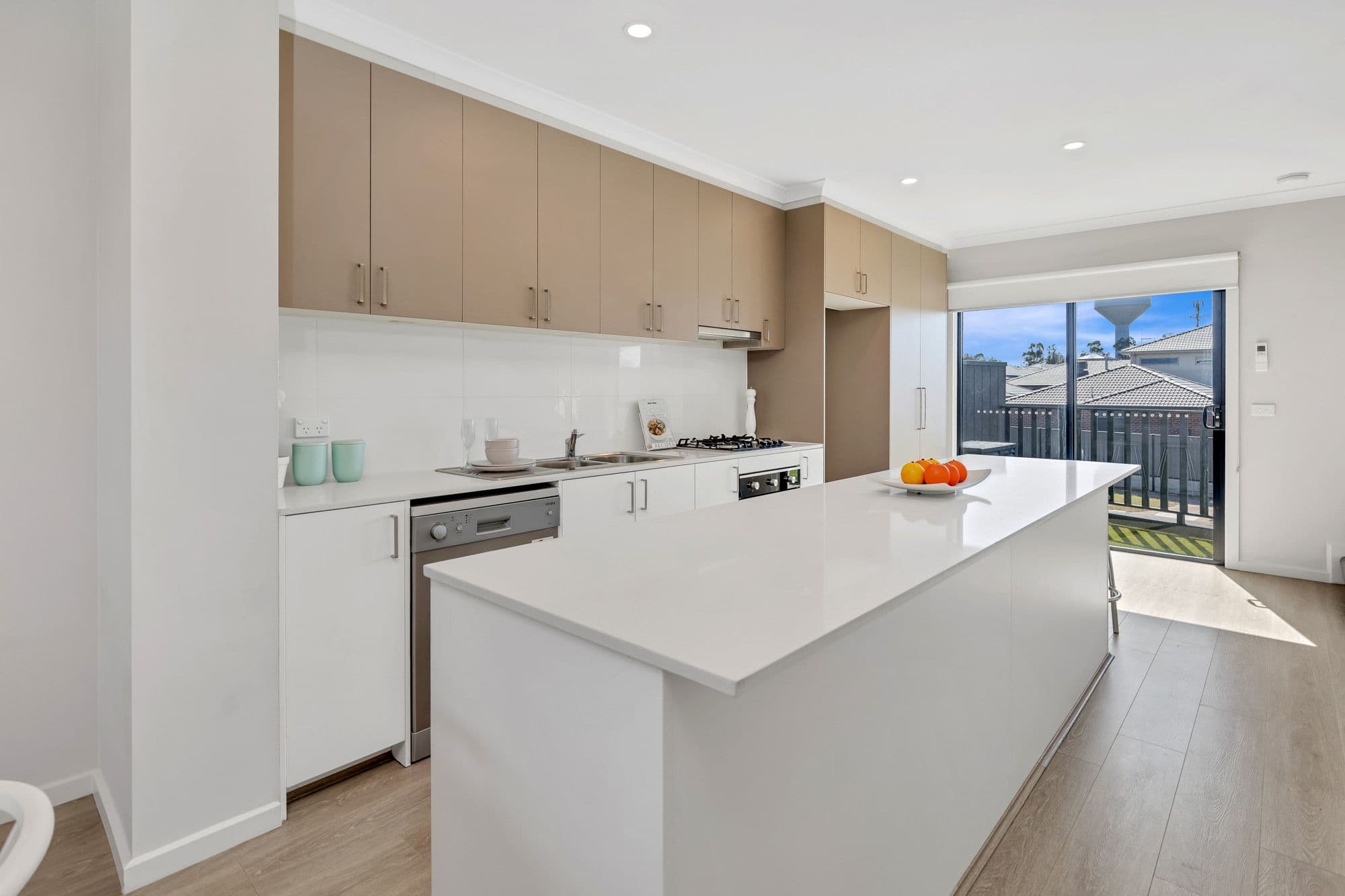 9F Obsidian Avenue, Tarneit VIC 3029, Tarneit - Thumbnail 2