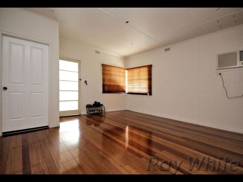 33 Bognuda Street, Bundamba QLD 4304, Bundamba - Thumbnail 4