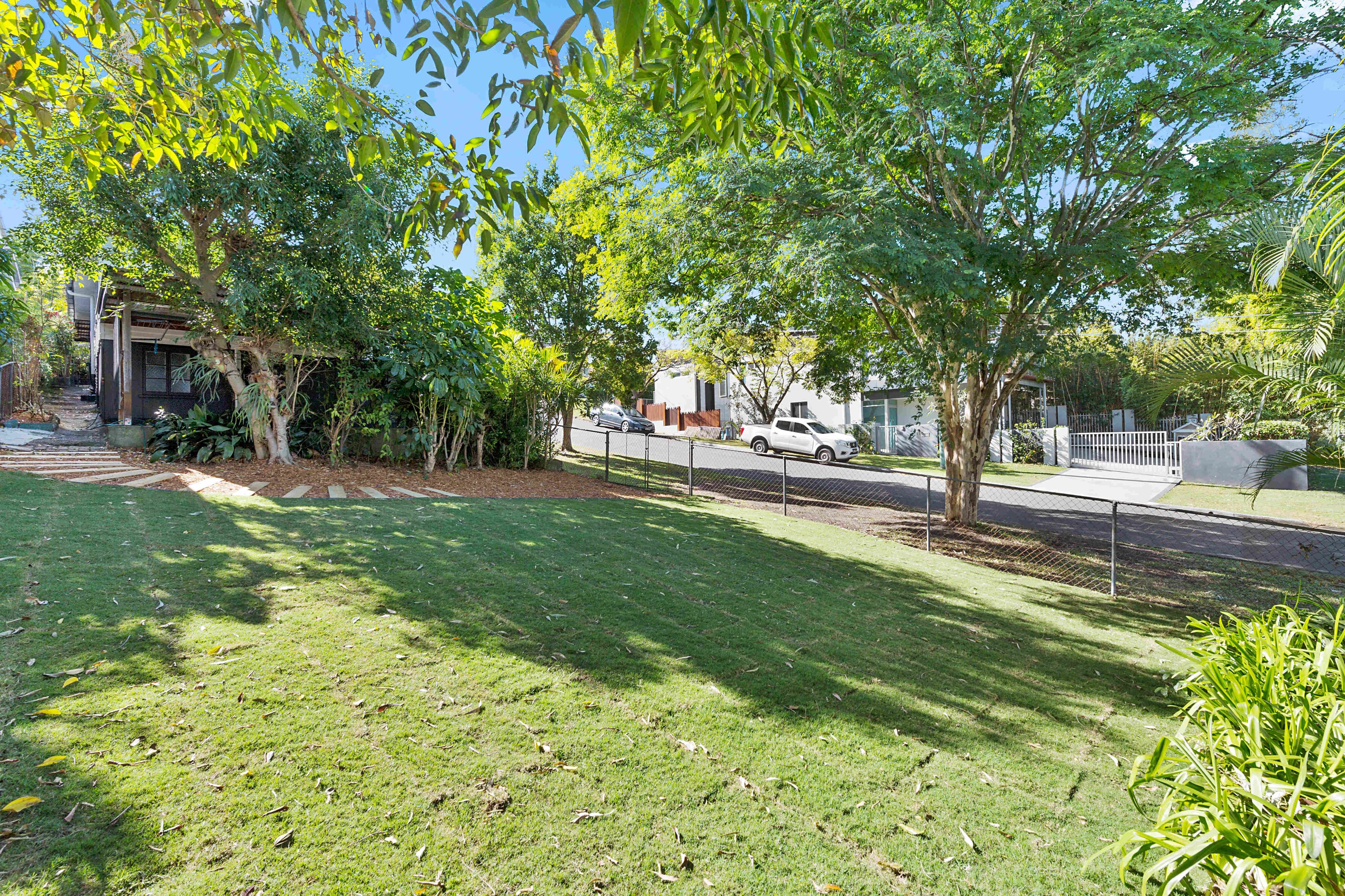 33 Brown Parade, Ashgrove QLD 4060, Ashgrove - Thumbnail 2