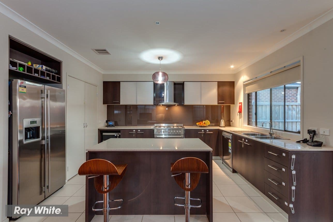 17 Rowan Avenue, WILLIAMS LANDING VIC 3027, Williams Landing - Thumbnail 3