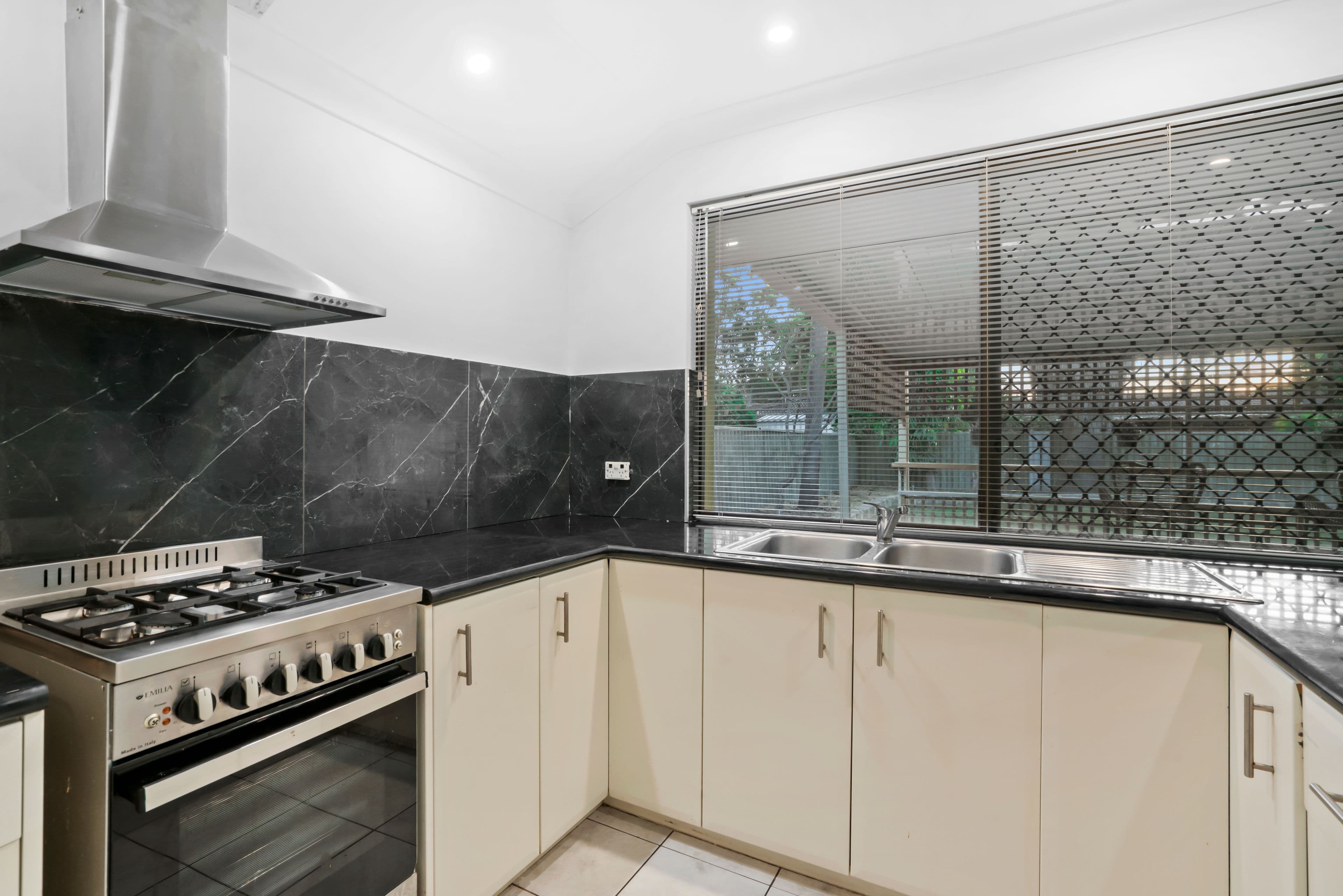 39 Ashburton Drive, Gosnells WA 6110, Gosnells - Thumbnail 2