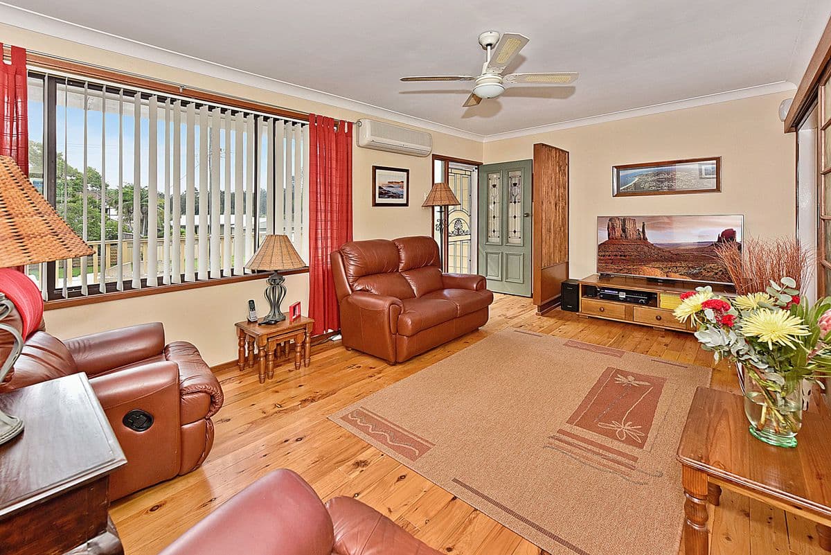 63 Kincumber Crescent, Davistown NSW 2251, Davistown - Thumbnail 2