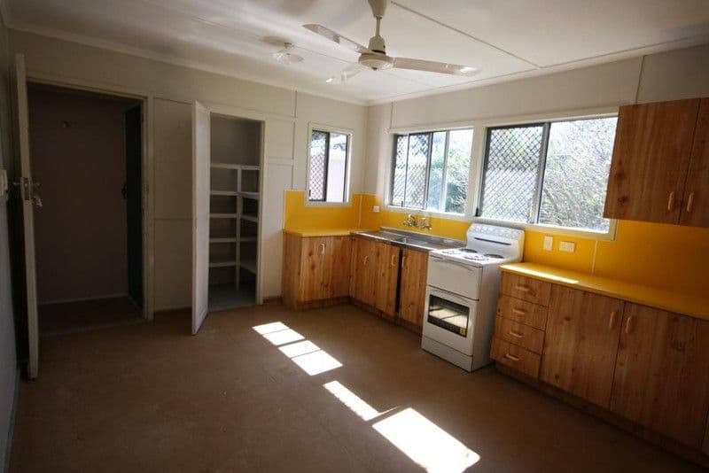 22 Philip Street, MUNDUBBERA QLD 4626, Mundubbera - Thumbnail 2