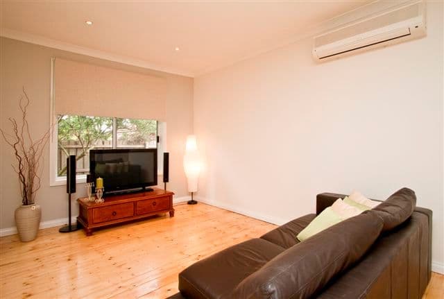10 North Crescent, HEIDELBERG WEST VIC 3081, Heidelberg West - Thumbnail 2