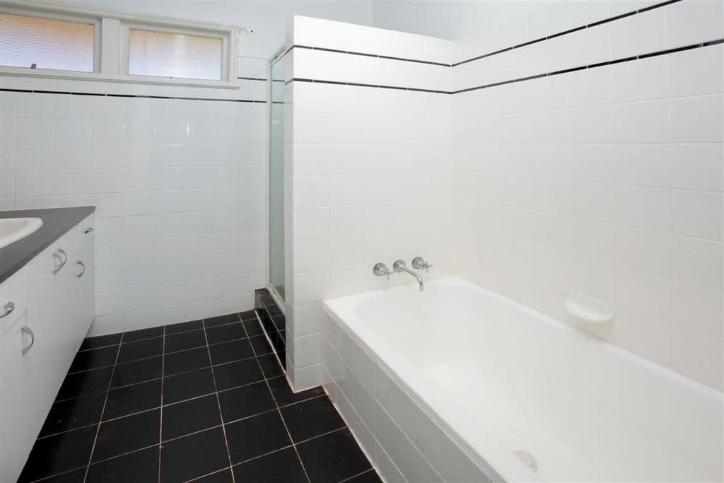 105 Esher Street, HOLLAND PARK WEST QLD 4121, Holland Park West - Thumbnail 5