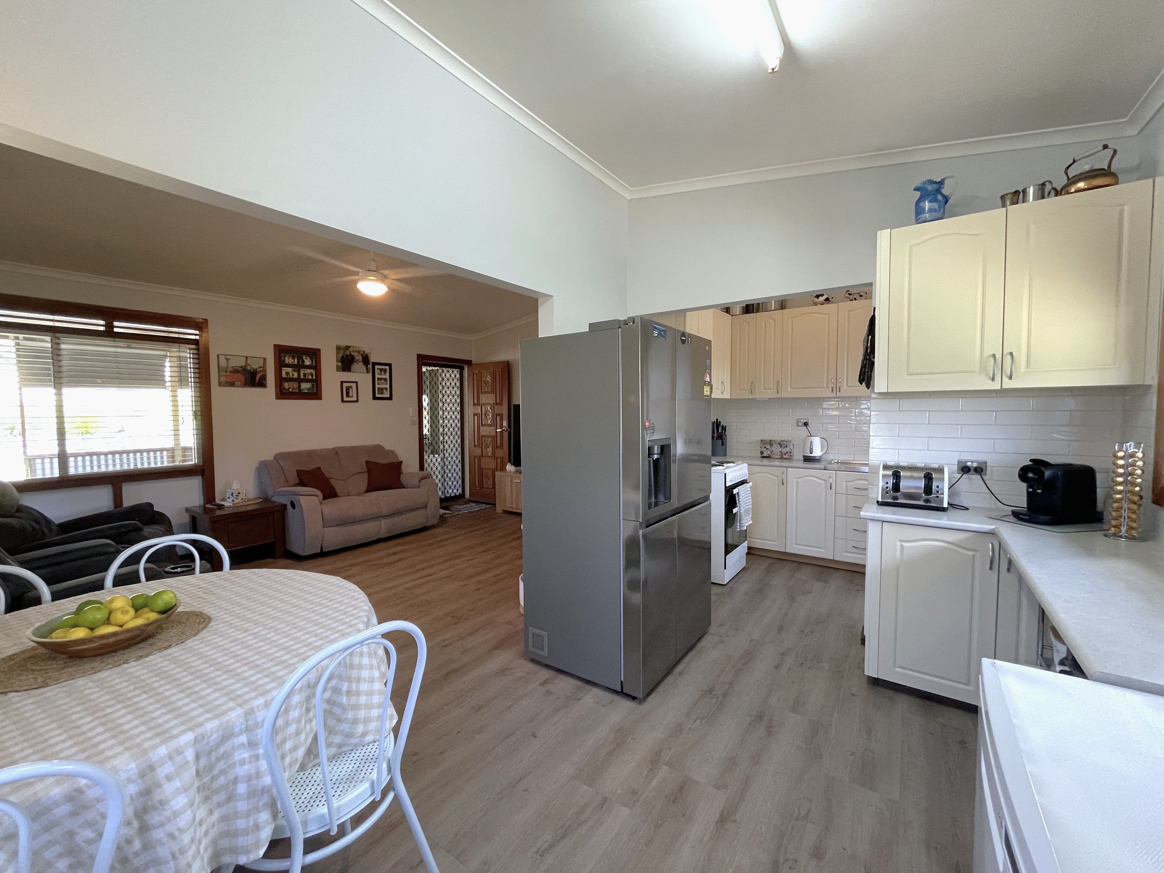 17 Francis Avenue, Gundagai NSW 2722, Gundagai - Thumbnail 2
