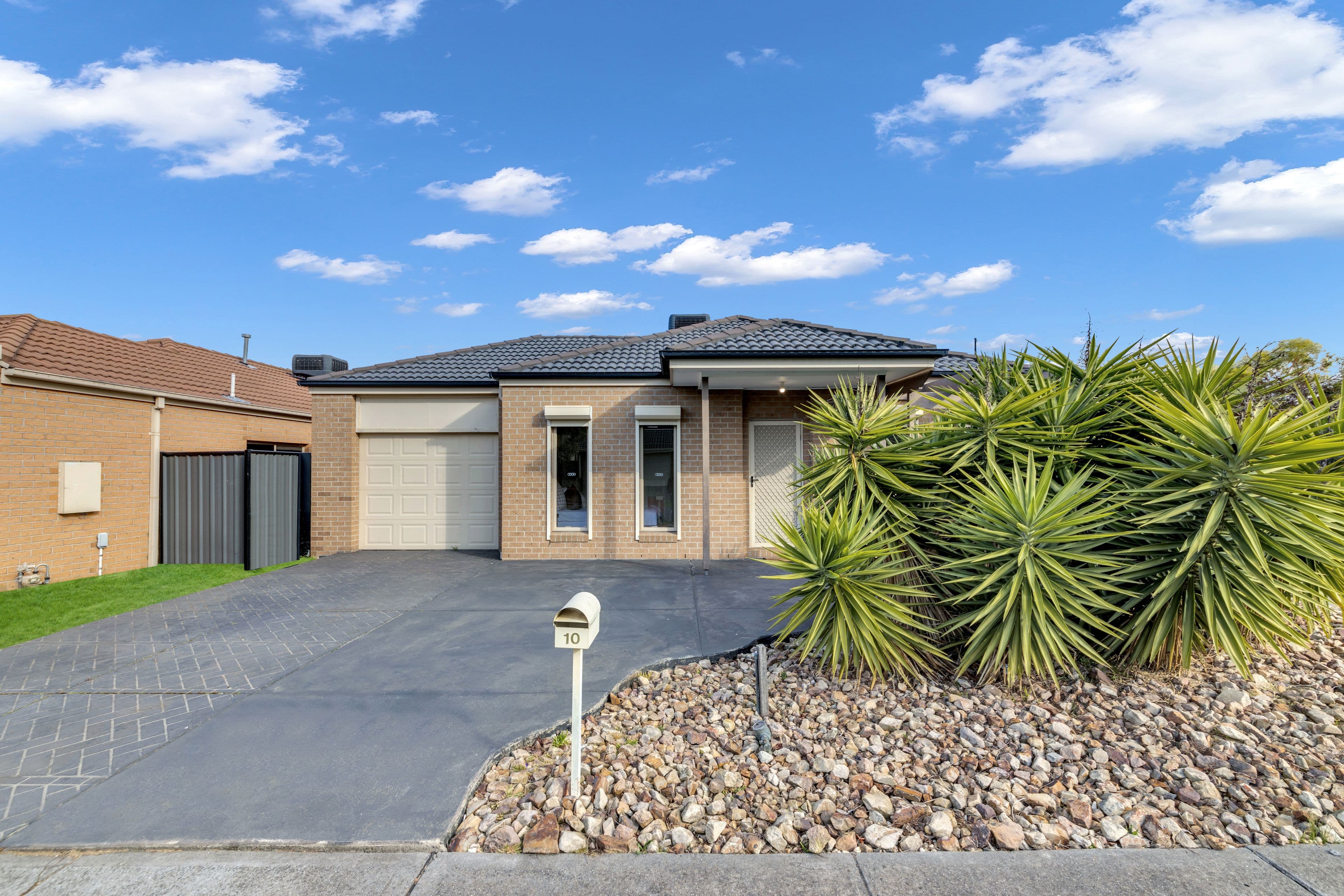 10 Cheltenham Close, Craigieburn VIC 3064, Craigieburn - Thumbnail 2