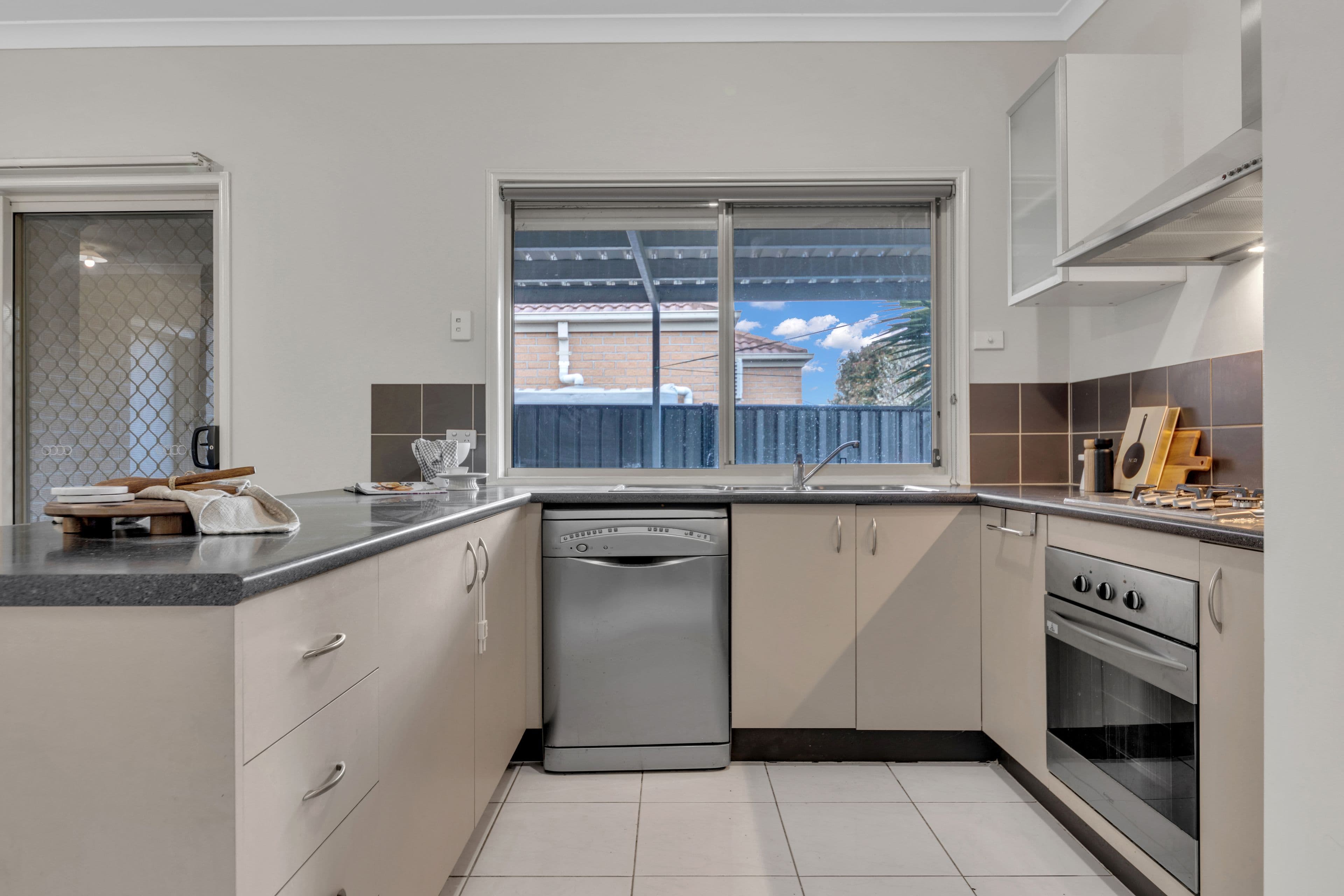 10 Cheltenham Close, Craigieburn VIC 3064, Craigieburn - Thumbnail 7