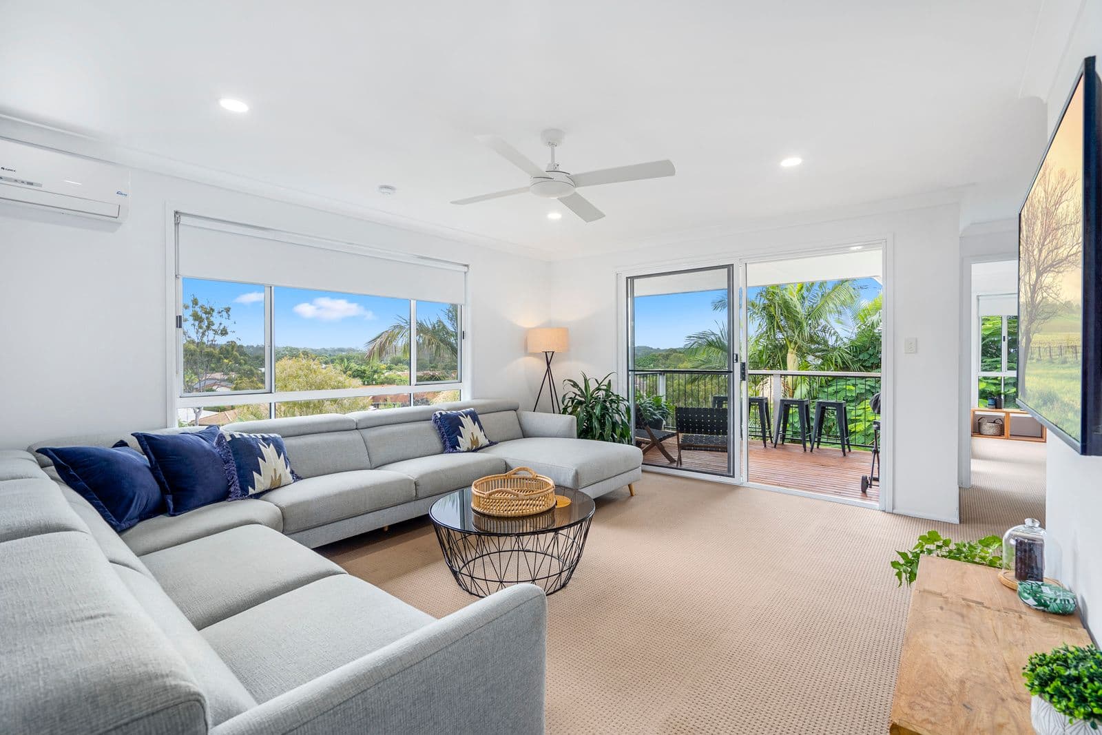 4 Correa Court, Elanora QLD 4221, Elanora - Thumbnail 2