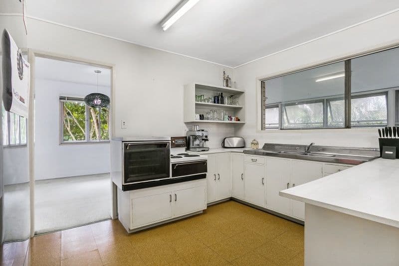 6 Wagana Street, Kenmore QLD 4069, Kenmore - Thumbnail 4
