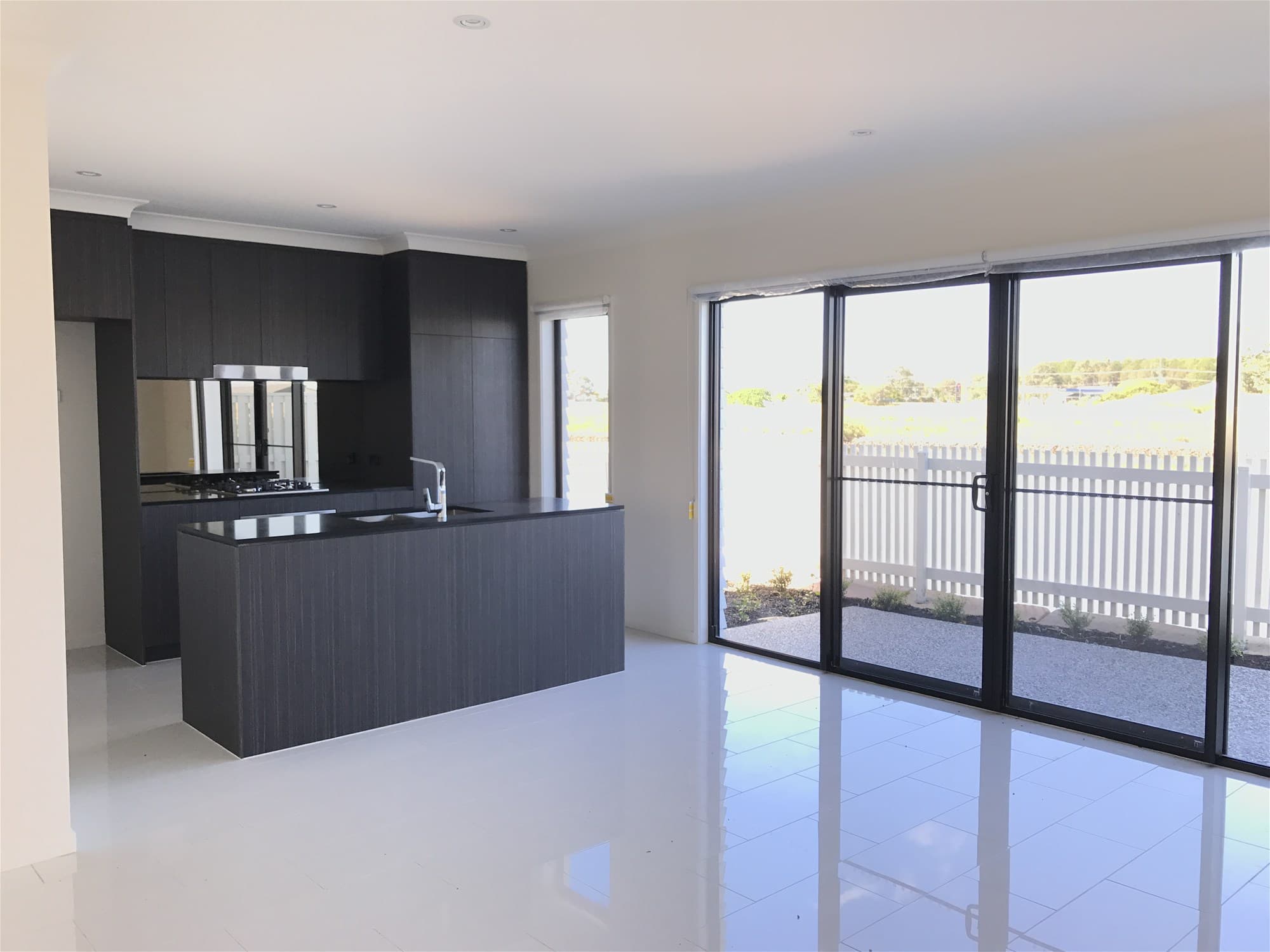 LOGANLEA, QLD, Loganlea - Thumbnail 2