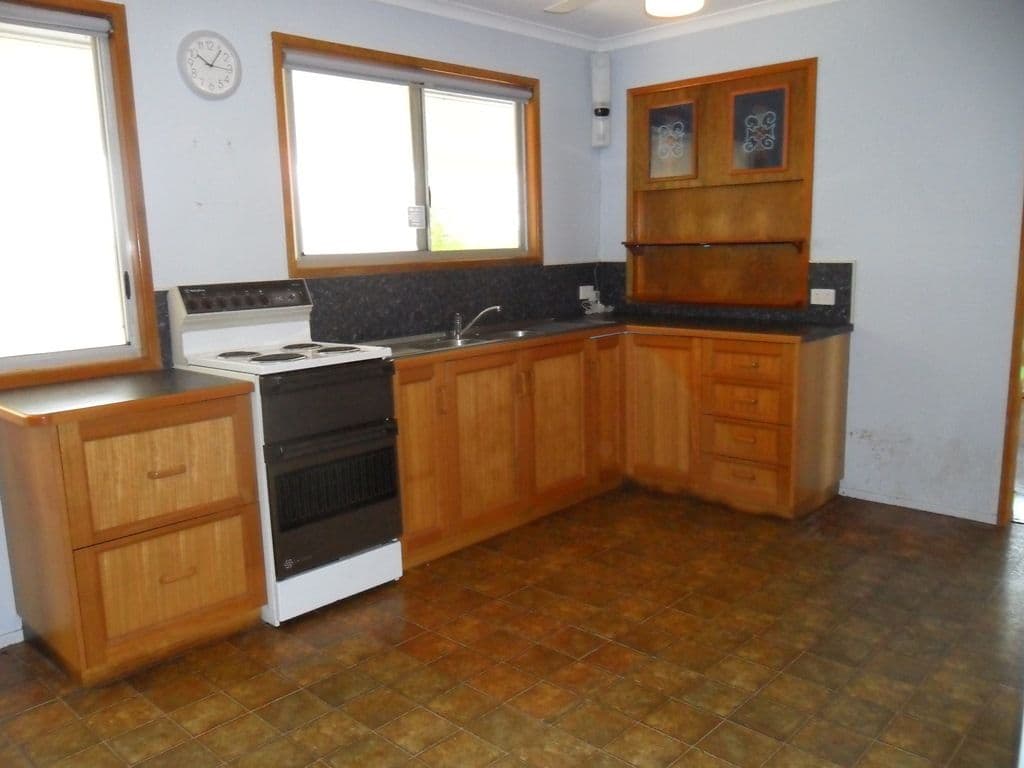 10 Eulbertie Avenue, EIMEO QLD 4740, Eimeo - Thumbnail 4