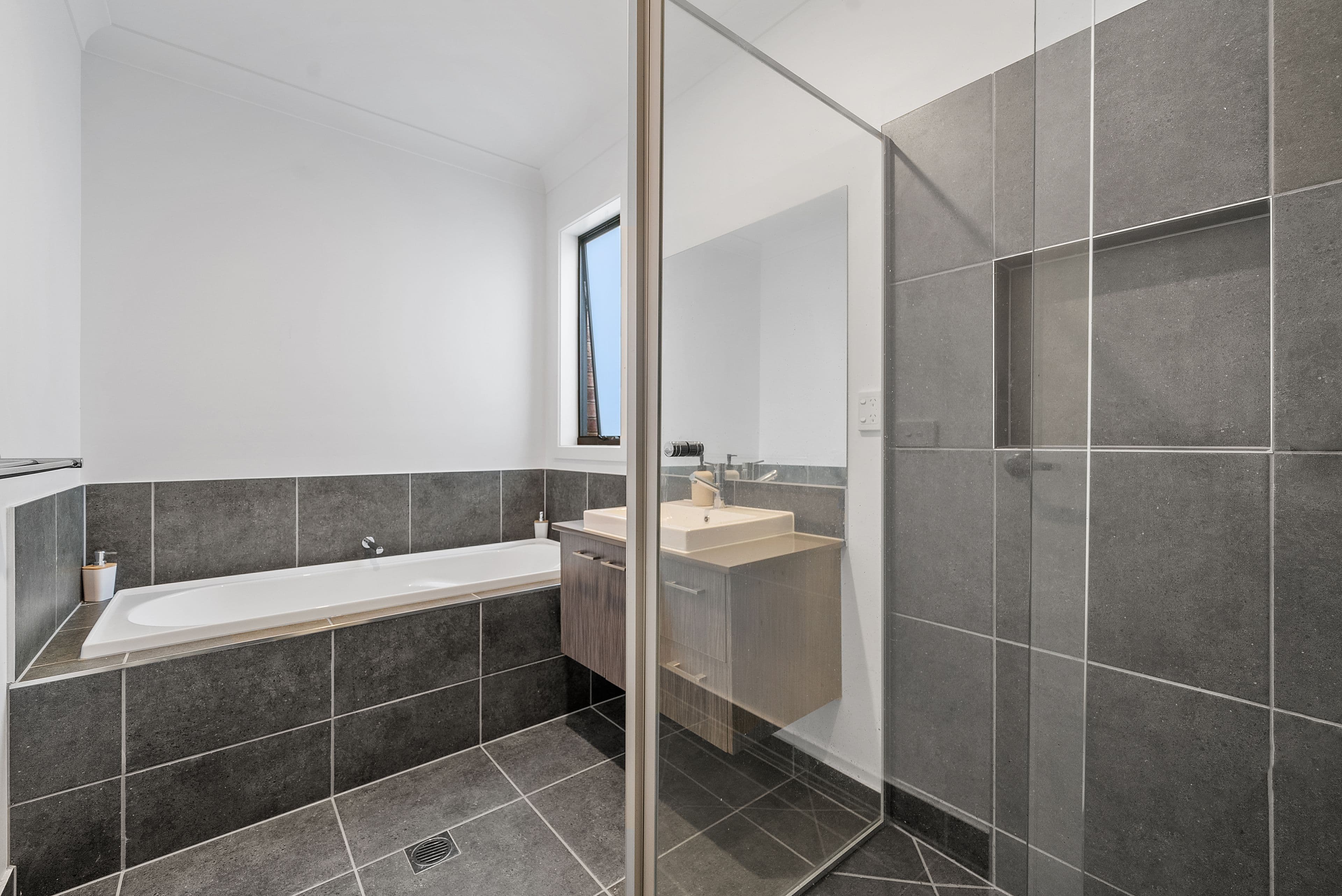 28 Marriott Boulevard, WEIR VIEWS VIC 3338, Weir Views - Thumbnail 8