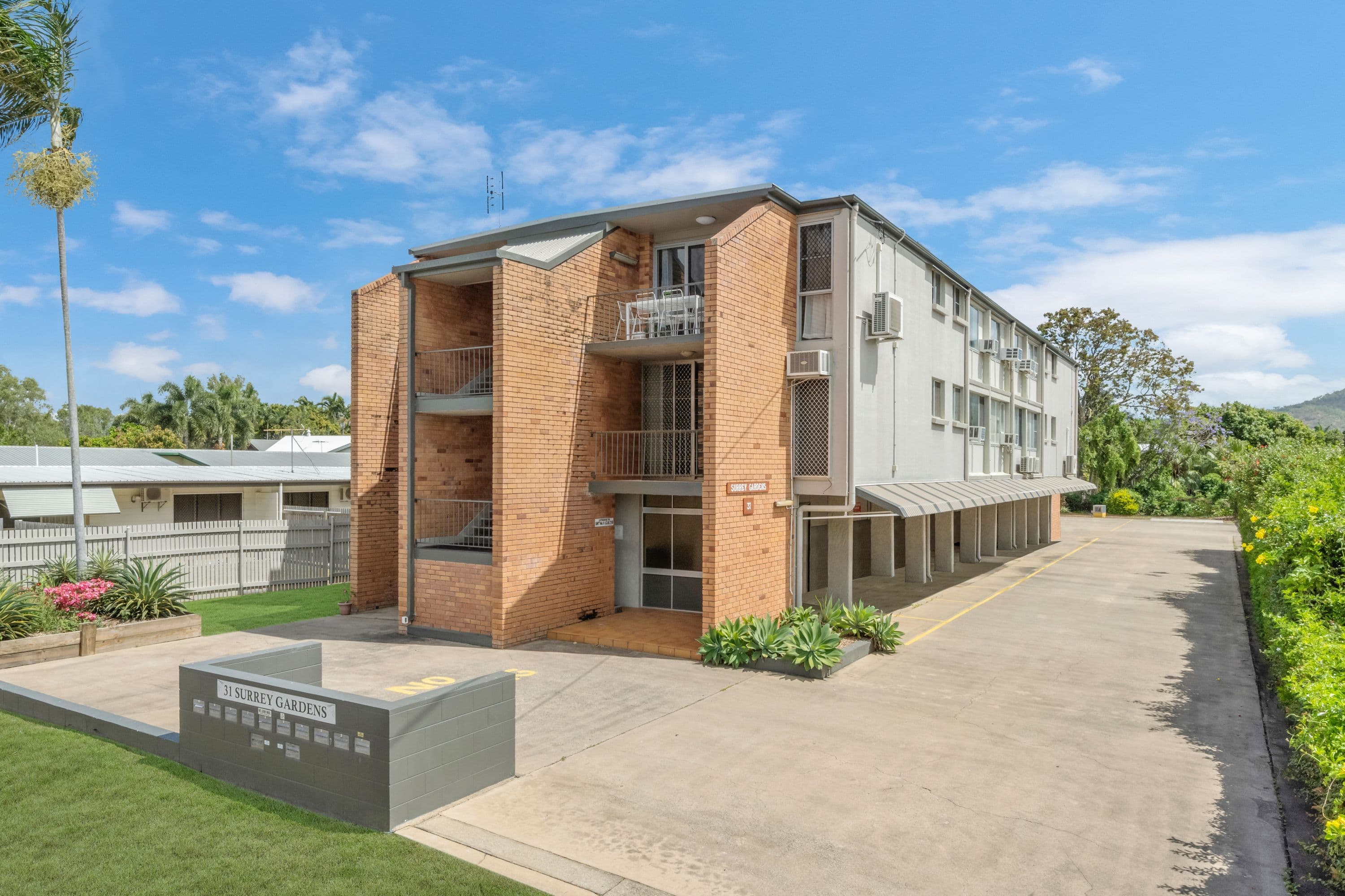 31 Surrey Street, Hyde Park QLD 4812, Hyde Park - Thumbnail 2