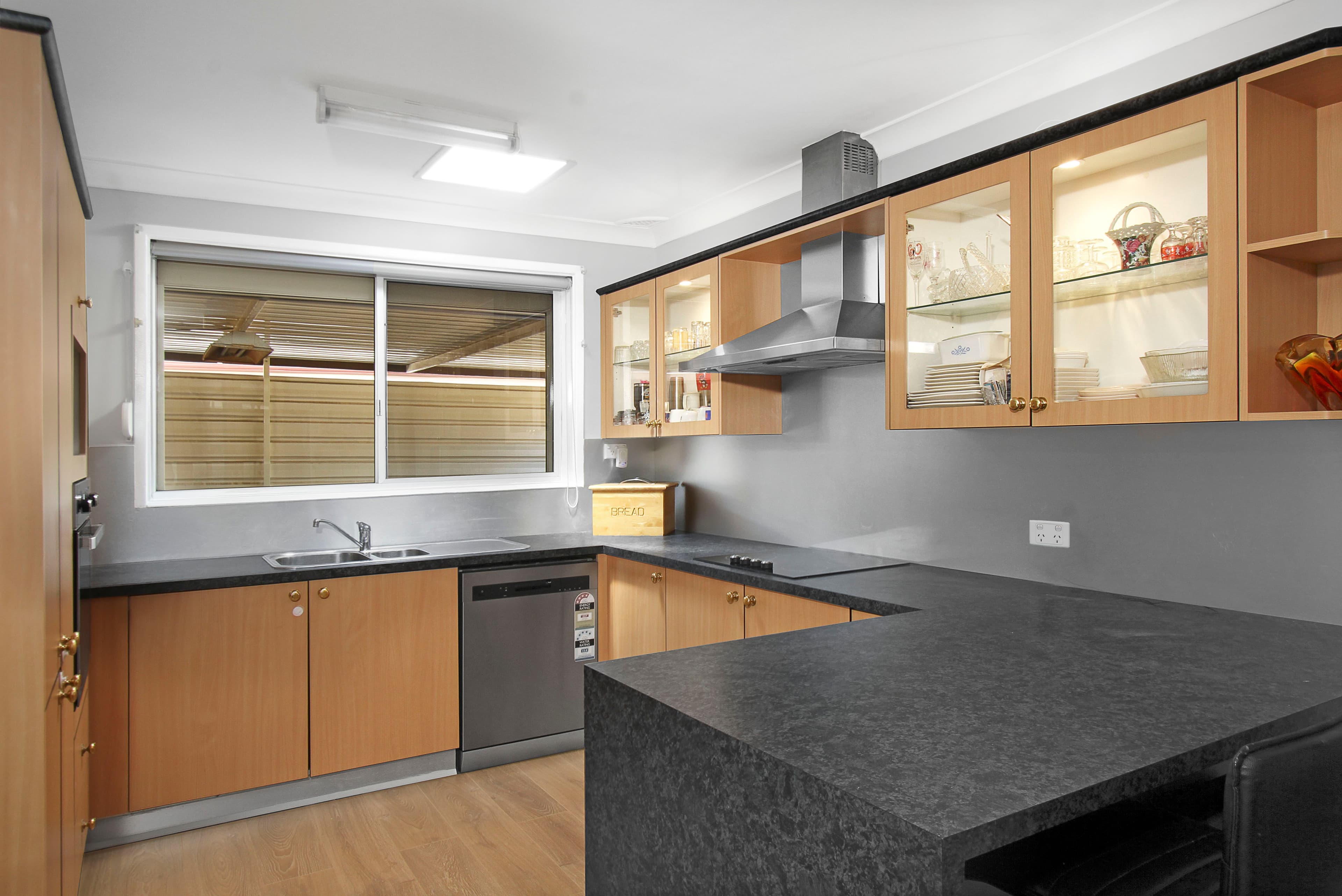 27 Melbourne Road, St Johns Park - Thumbnail 2
