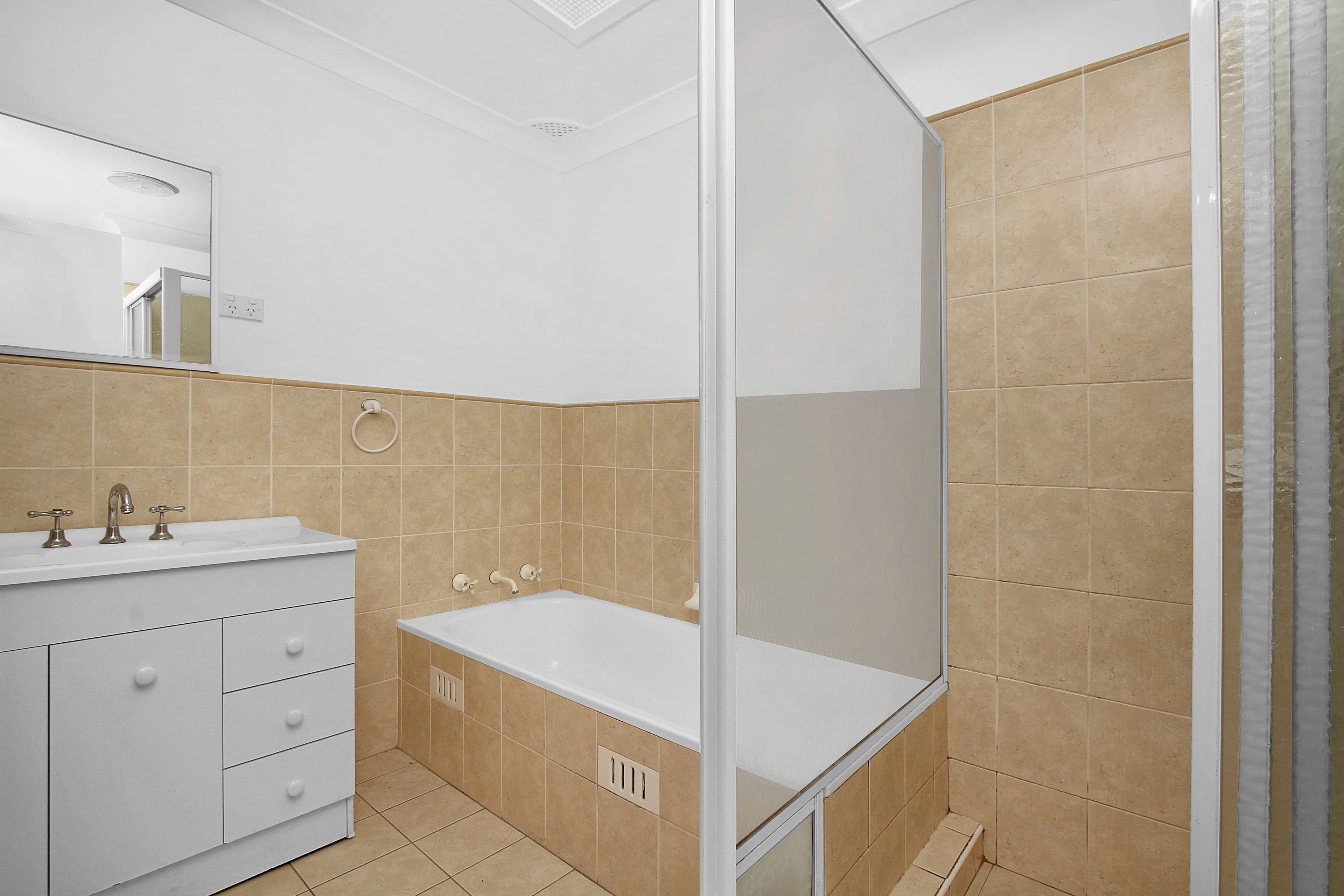 27 Melbourne Road, St Johns Park - Thumbnail 4
